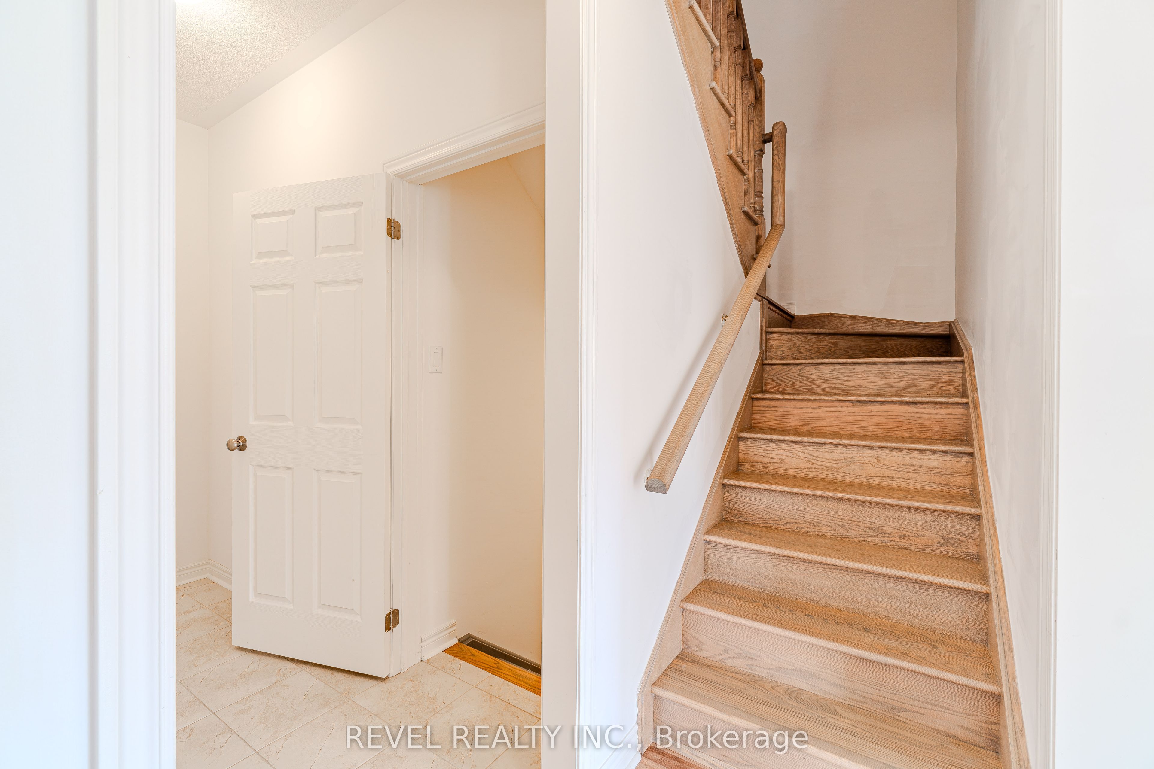 77 Barlow Place Property Photo 9