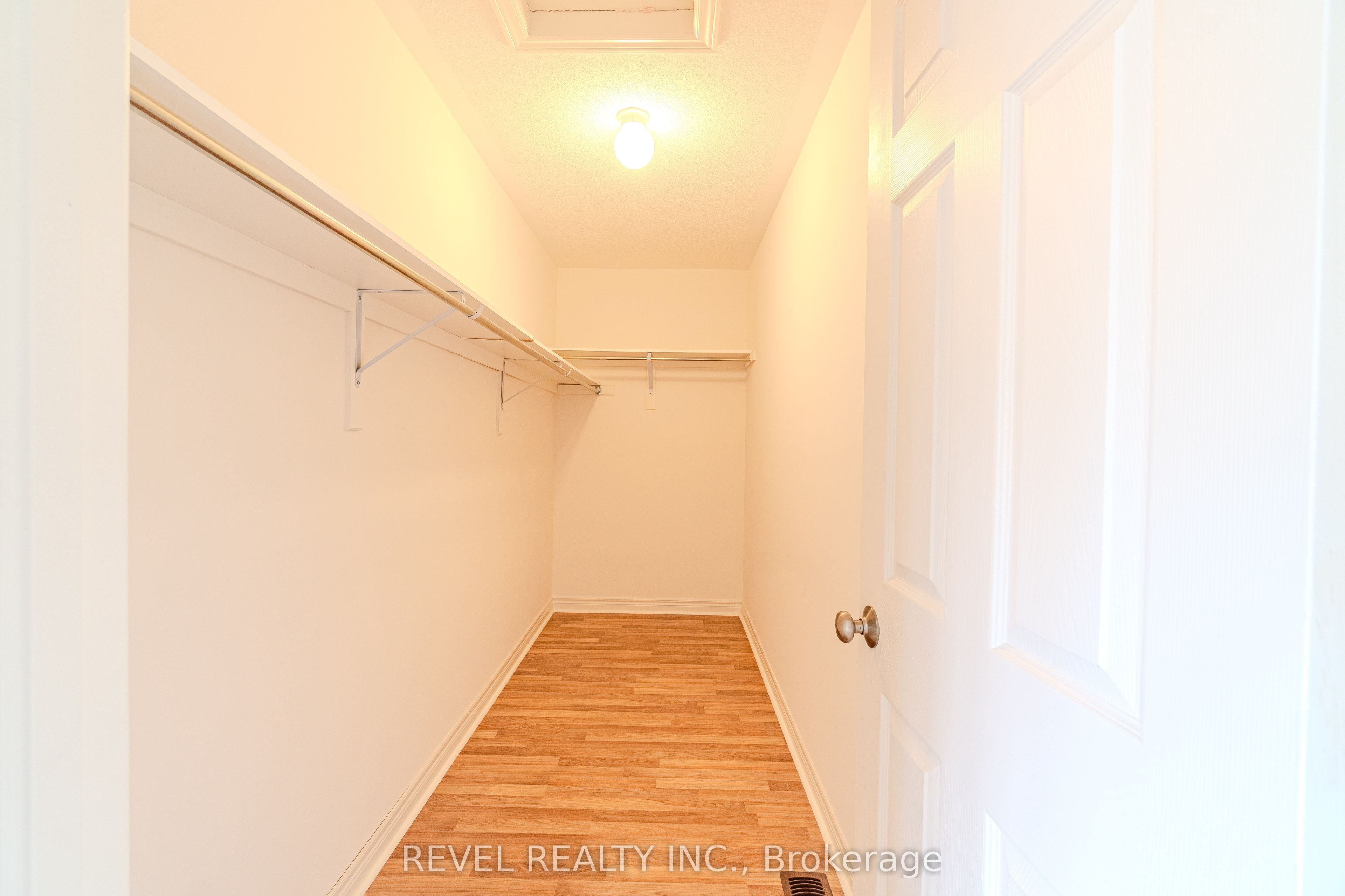 77 Barlow Place Property Photo 11