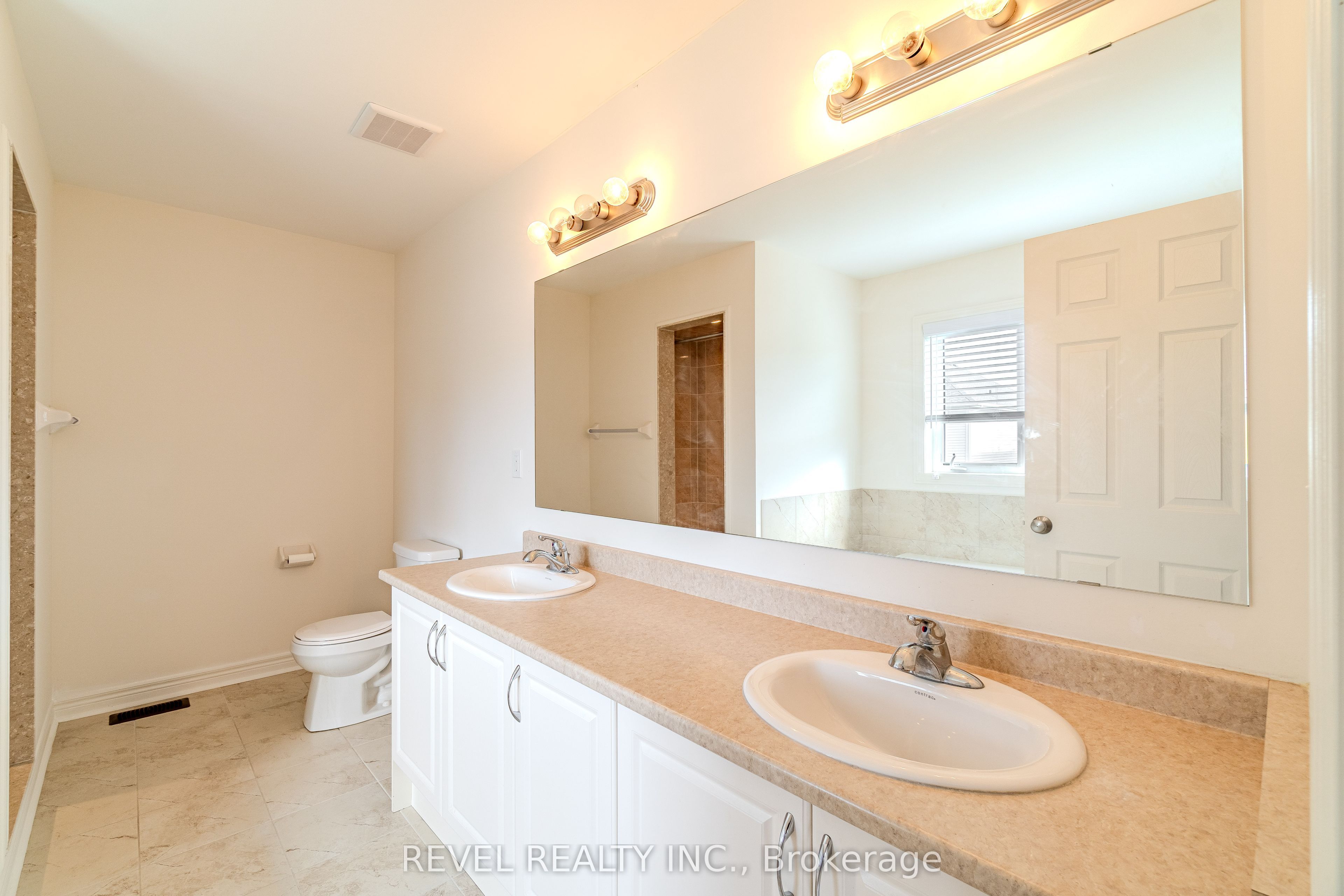 77 Barlow Place Property Photo 12