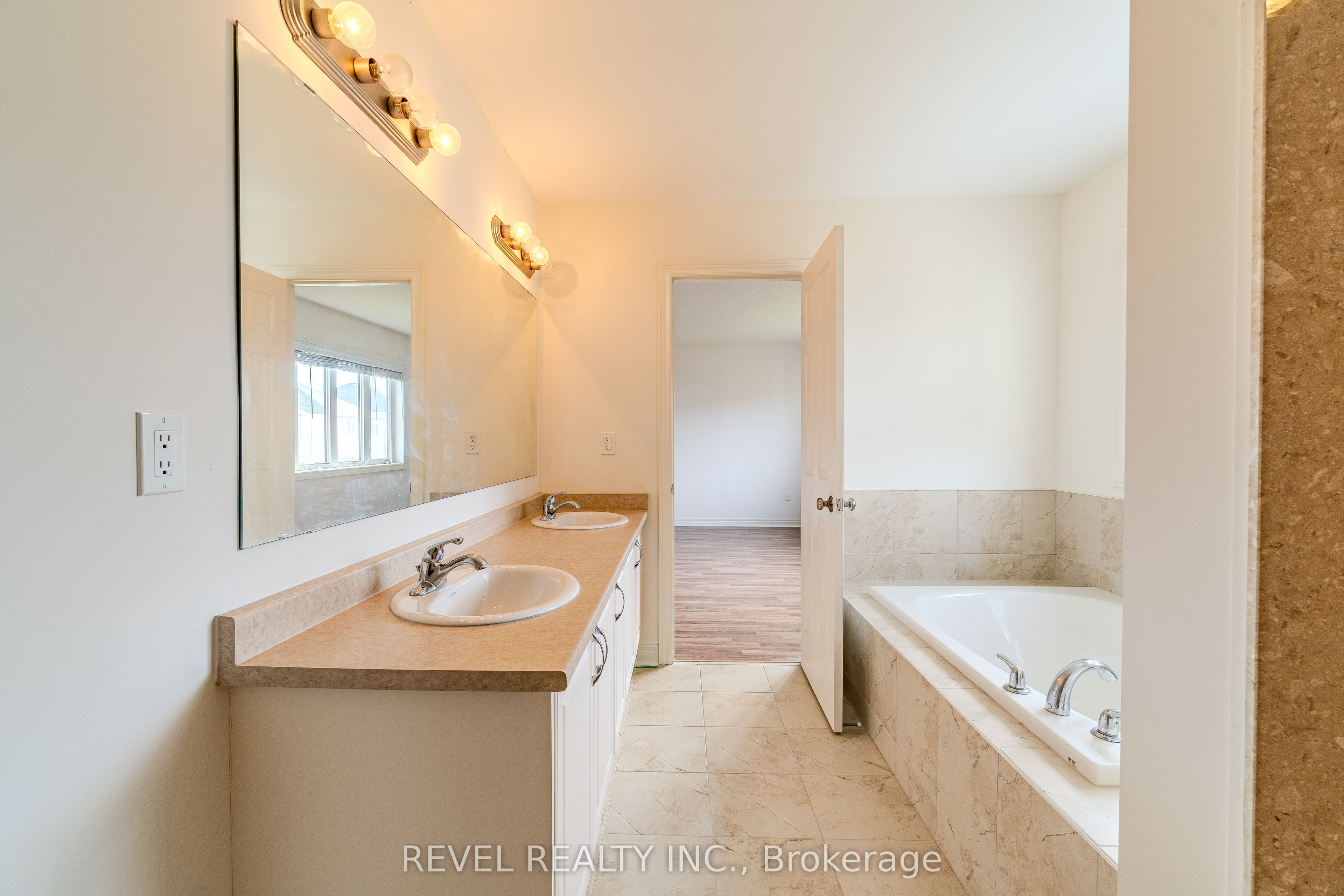 77 Barlow Place Property Photo 14