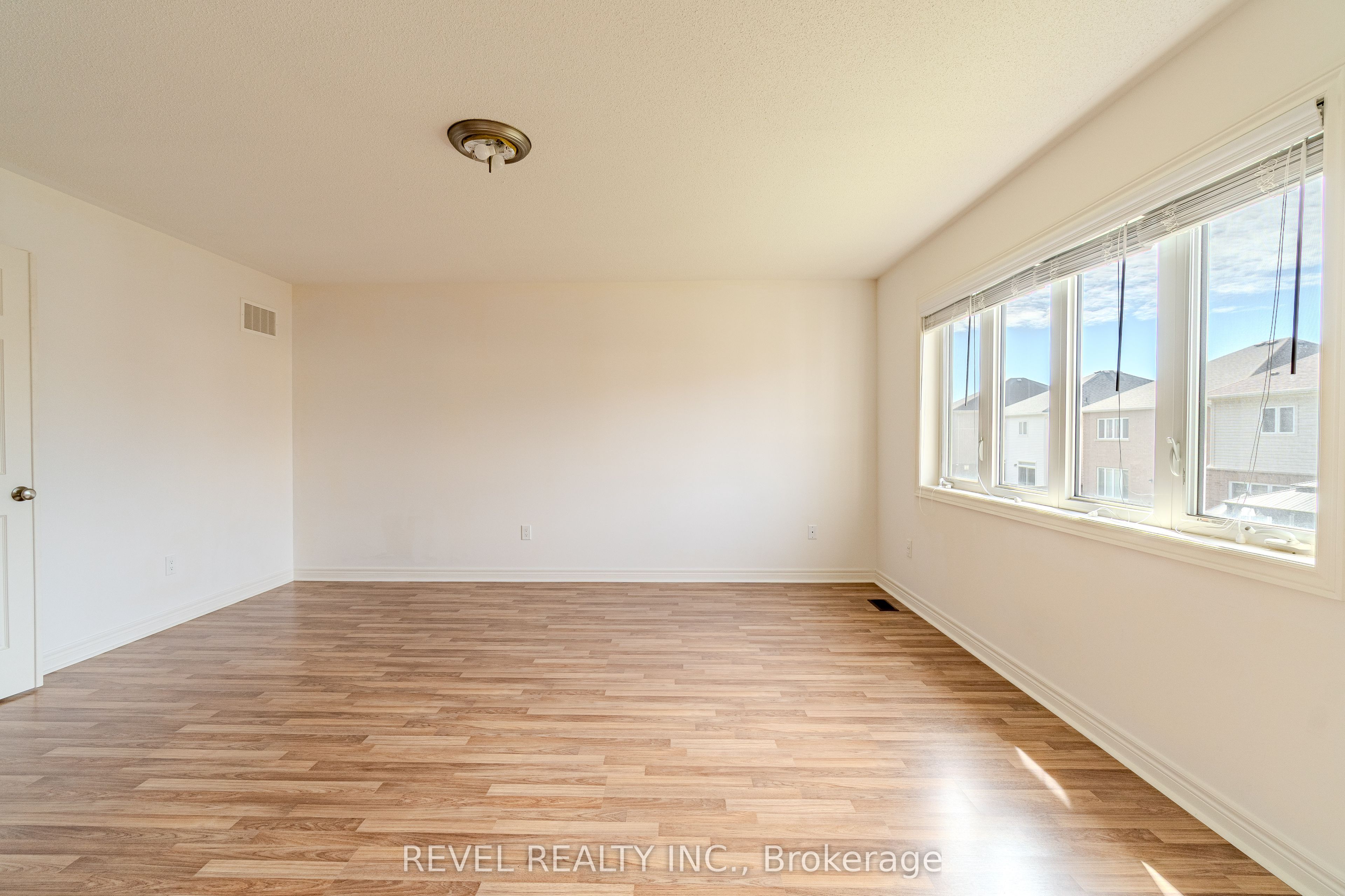 77 Barlow Place Property Photo 16