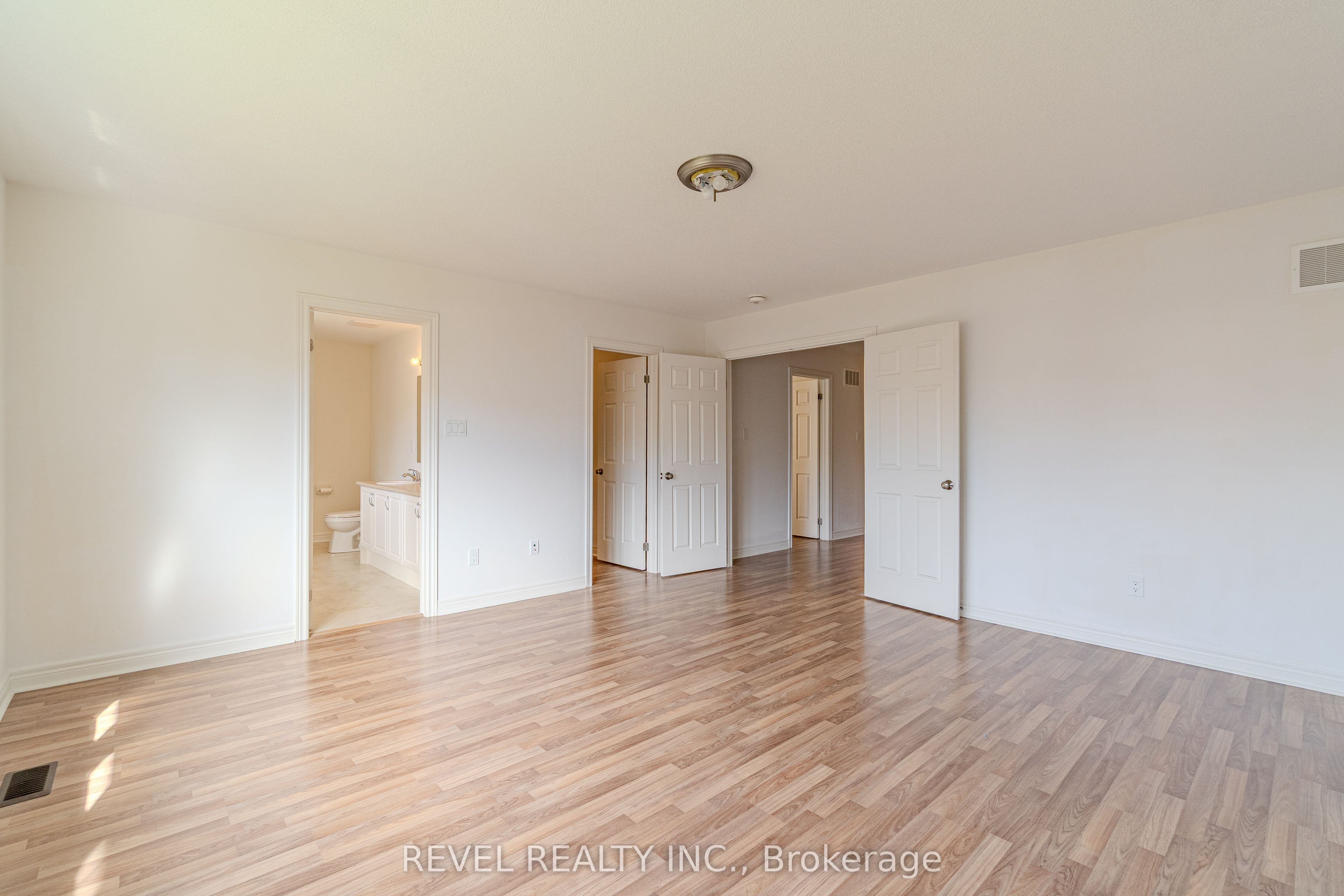 77 Barlow Place Property Photo 17