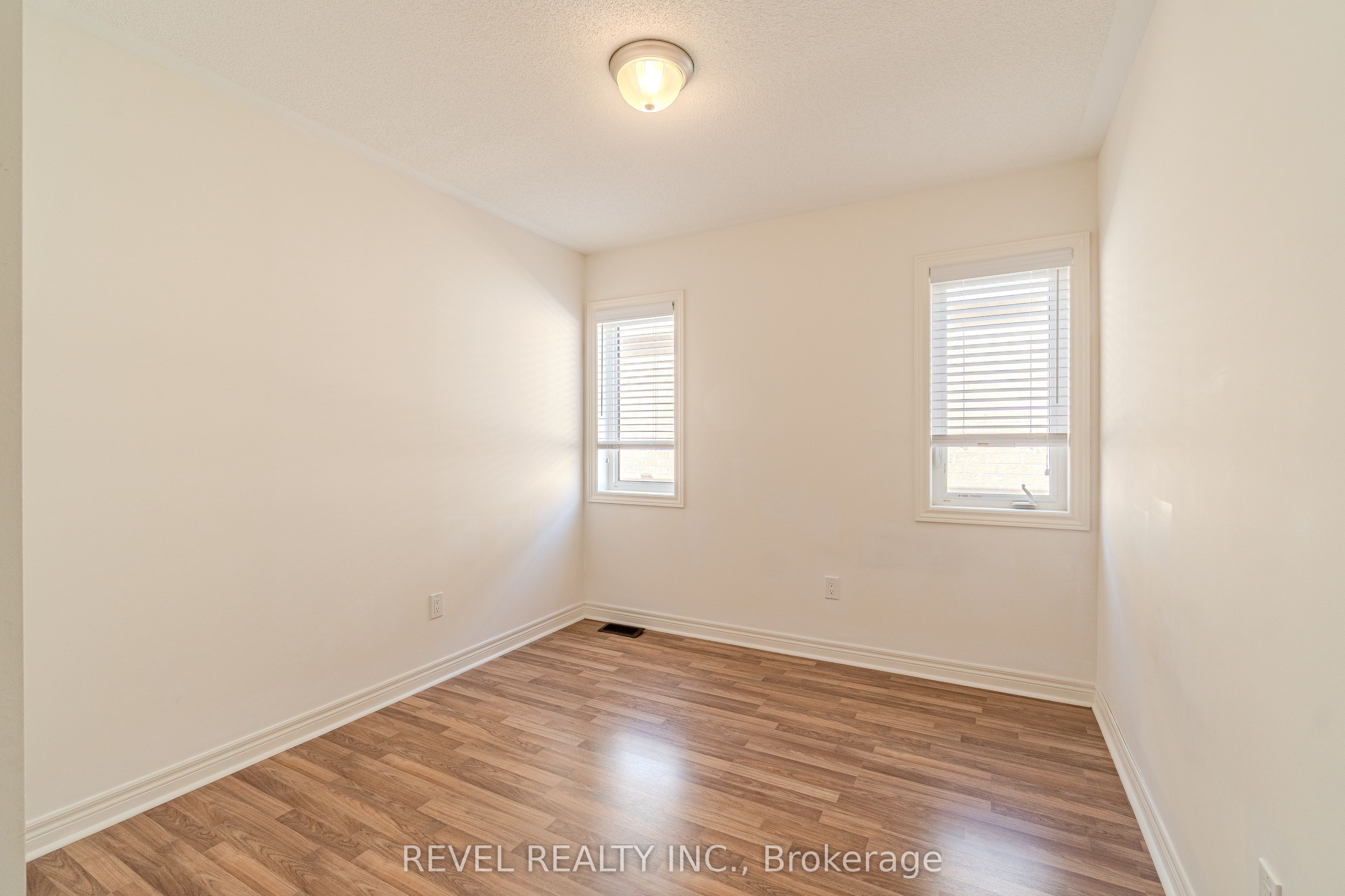 77 Barlow Place Property Photo 18