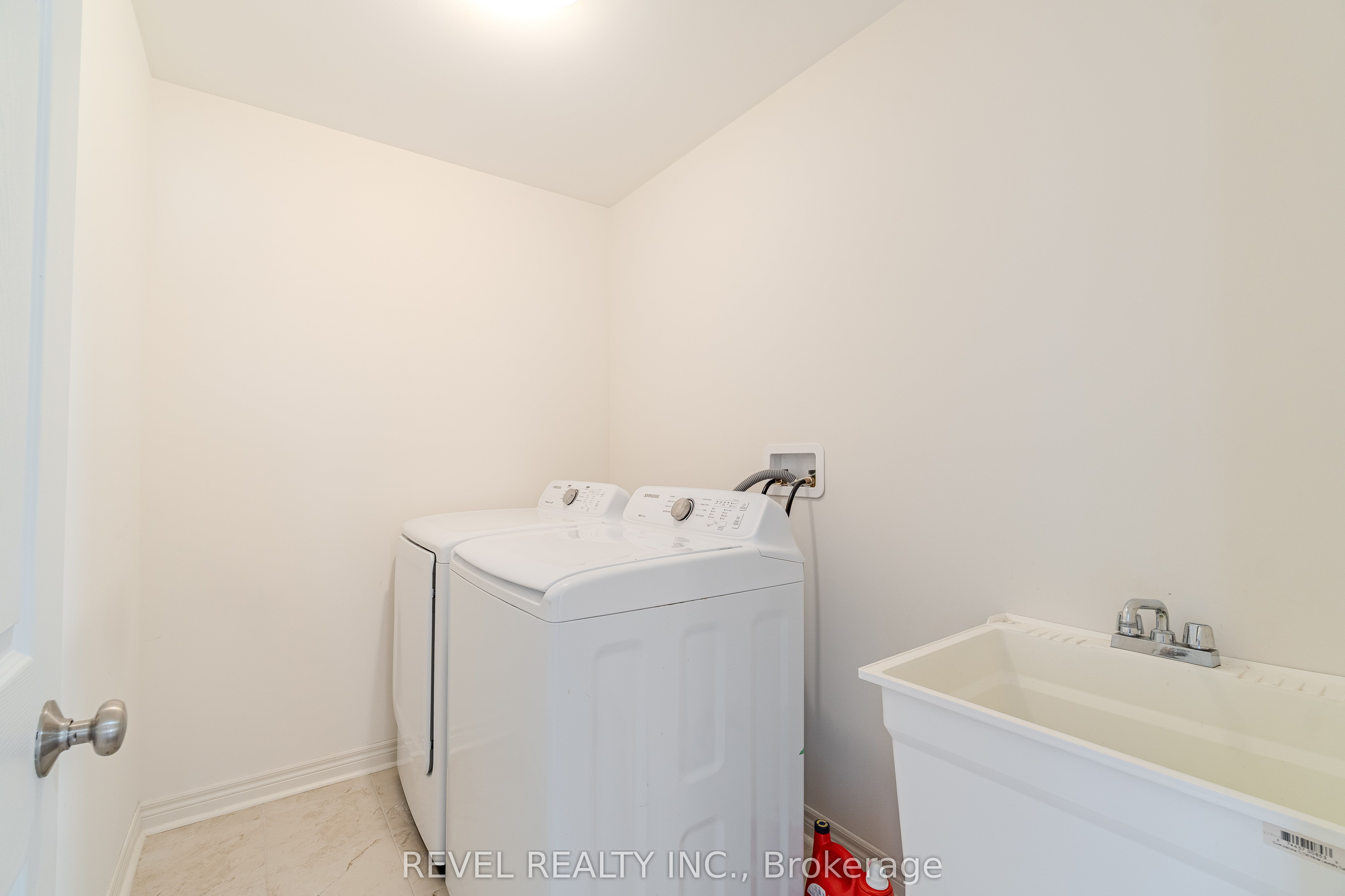 77 Barlow Place Property Photo 20