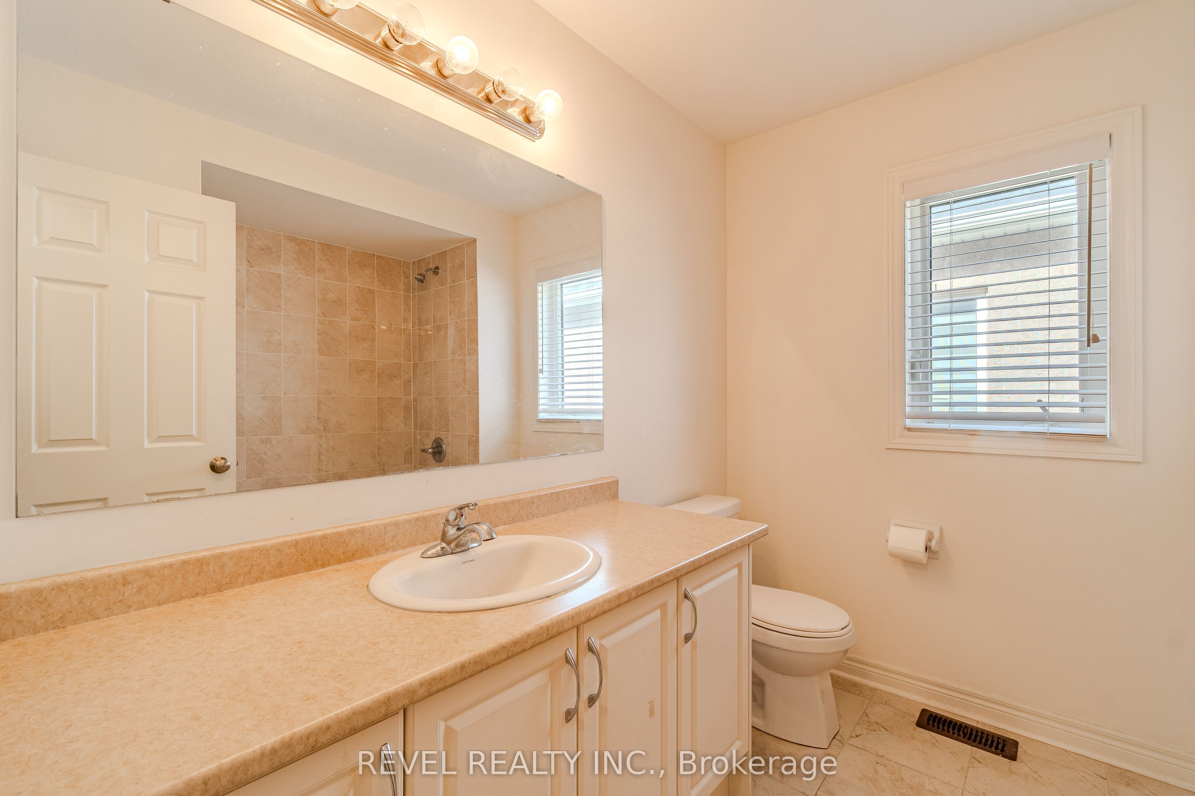 77 Barlow Place Property Photo 22