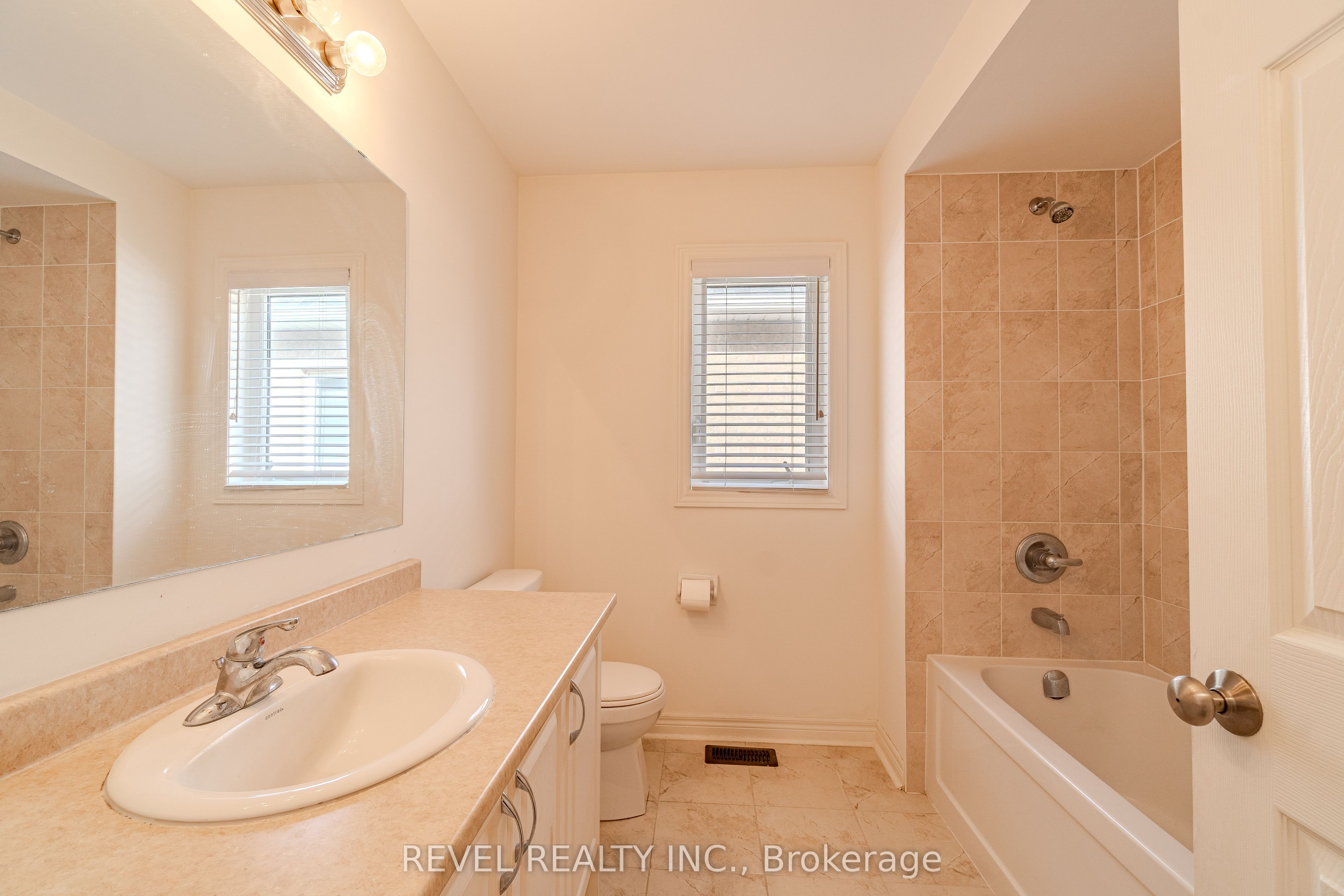 77 Barlow Place Property Photo 23