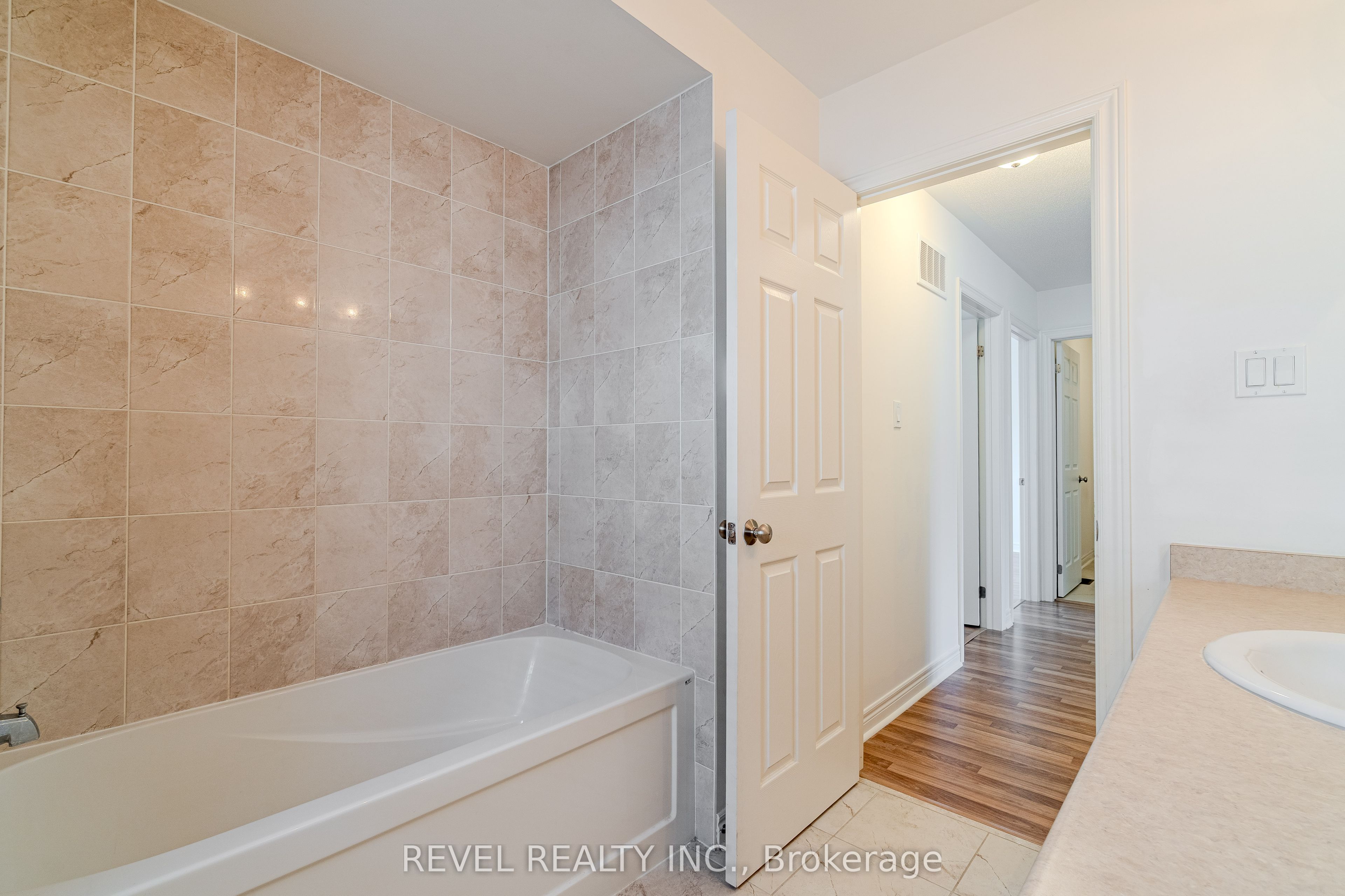 77 Barlow Place Property Photo 24