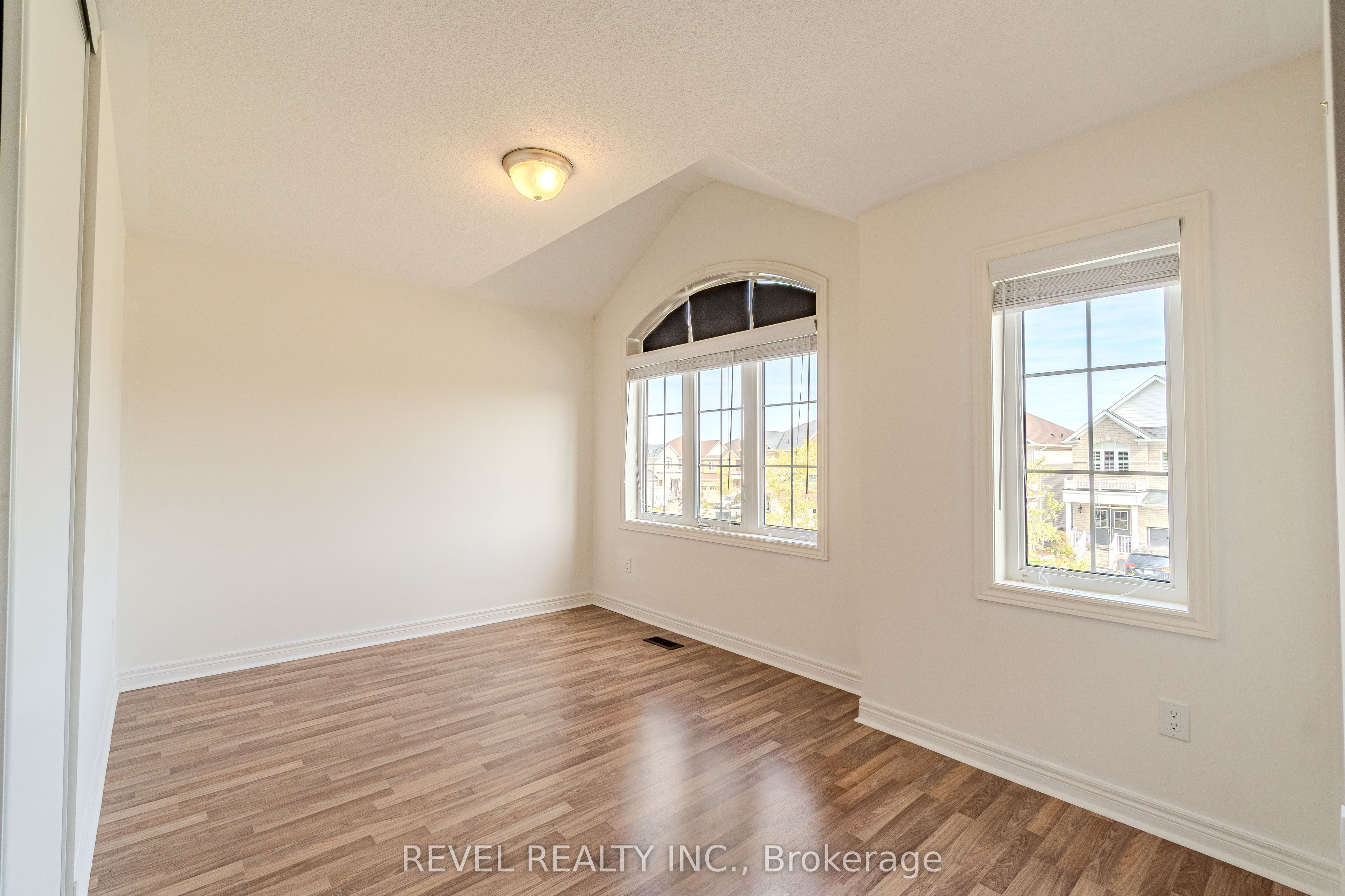 77 Barlow Place Property Photo 25