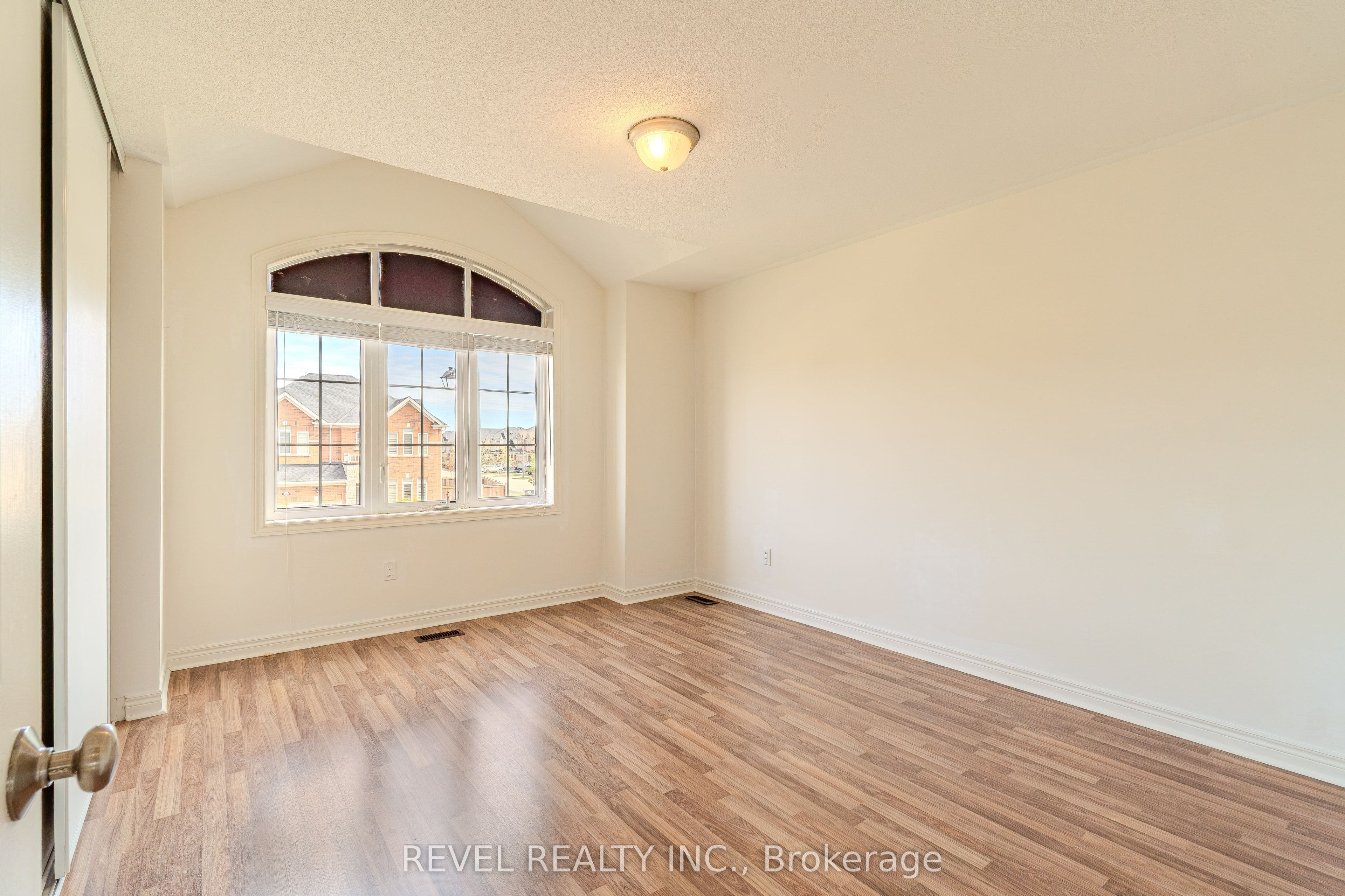 77 Barlow Place Property Photo 28