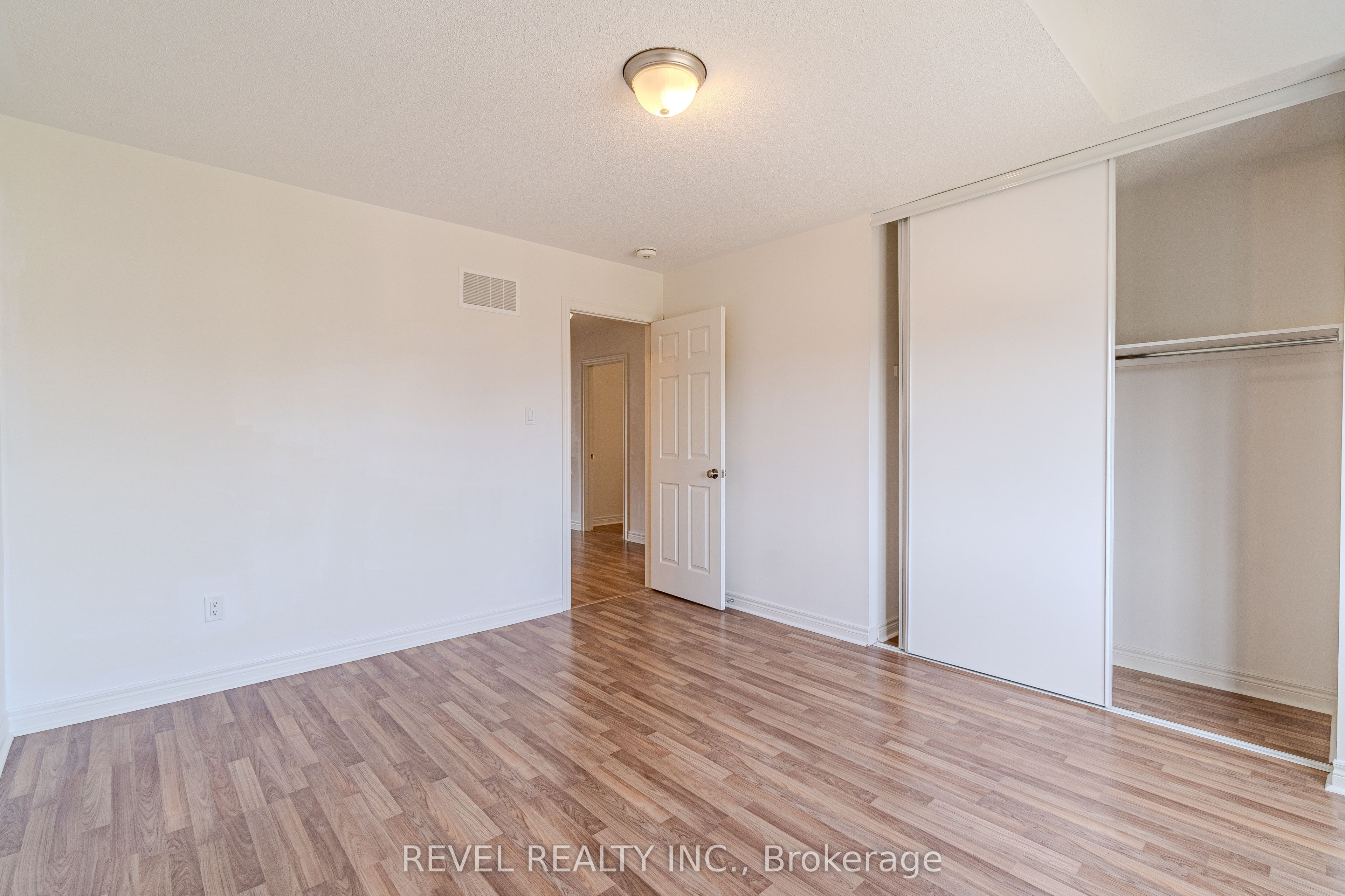 77 Barlow Place Property Photo 29