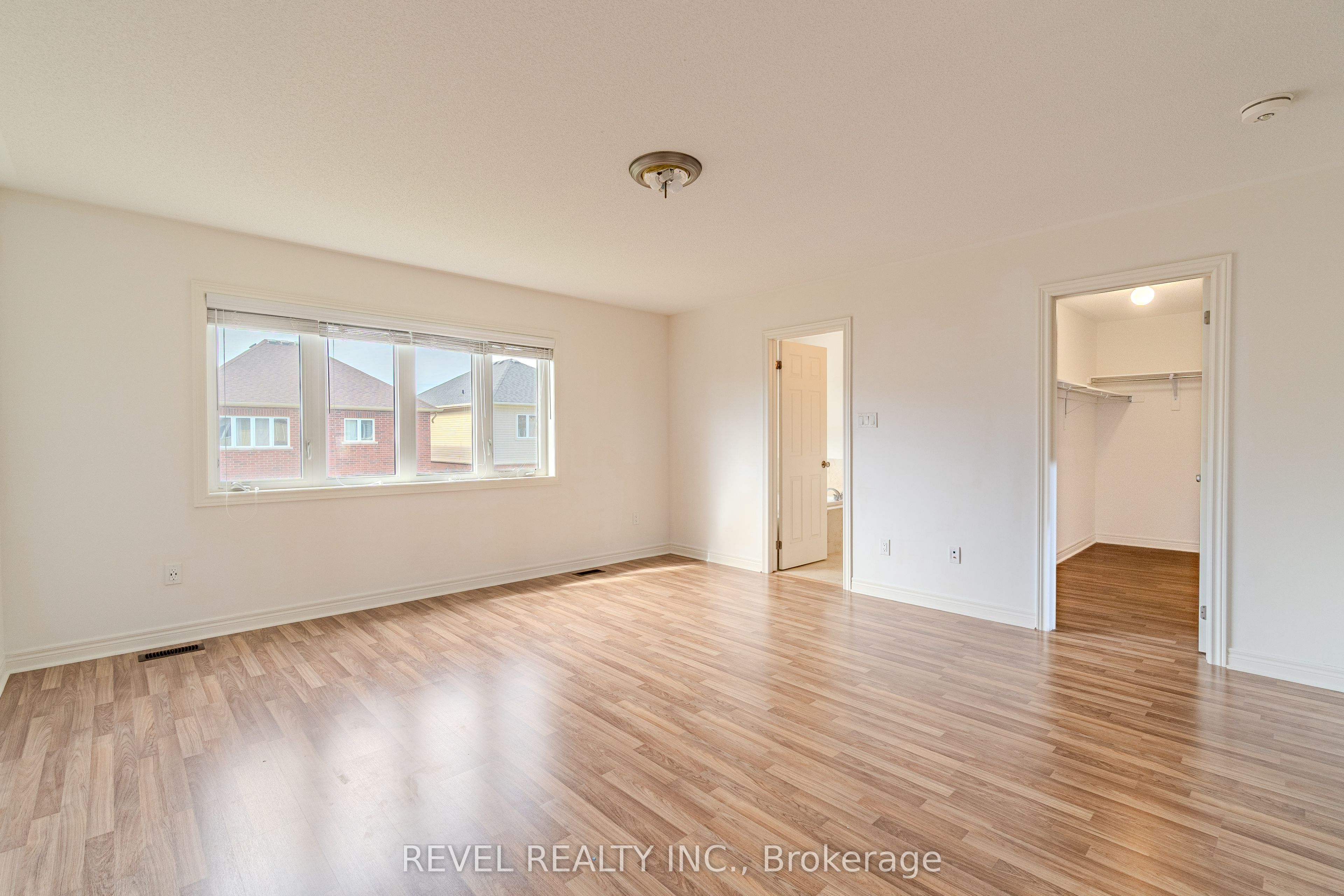 77 Barlow Place Property Photo 32