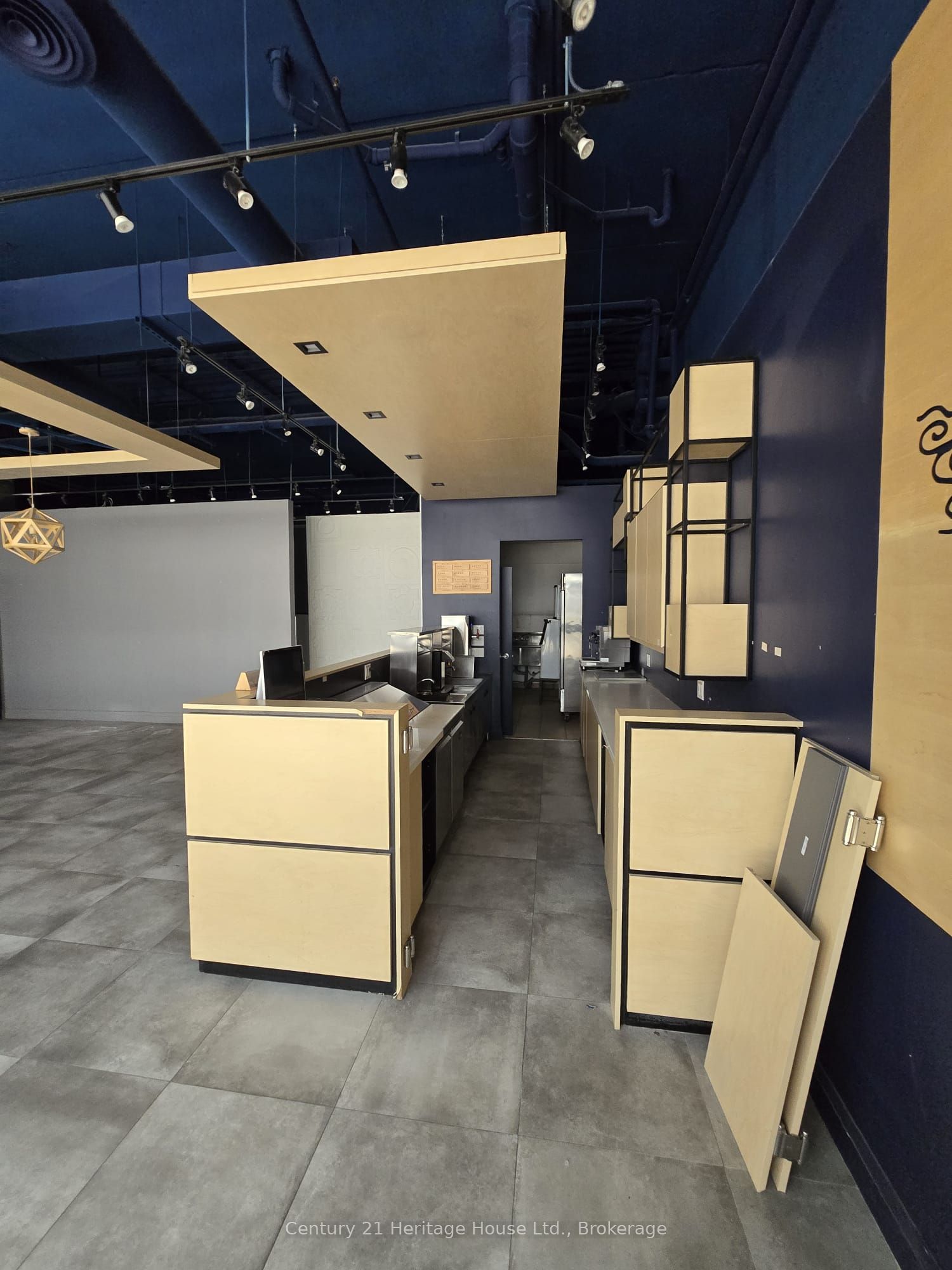 130 Columbia Street W 217 Property Photo 4