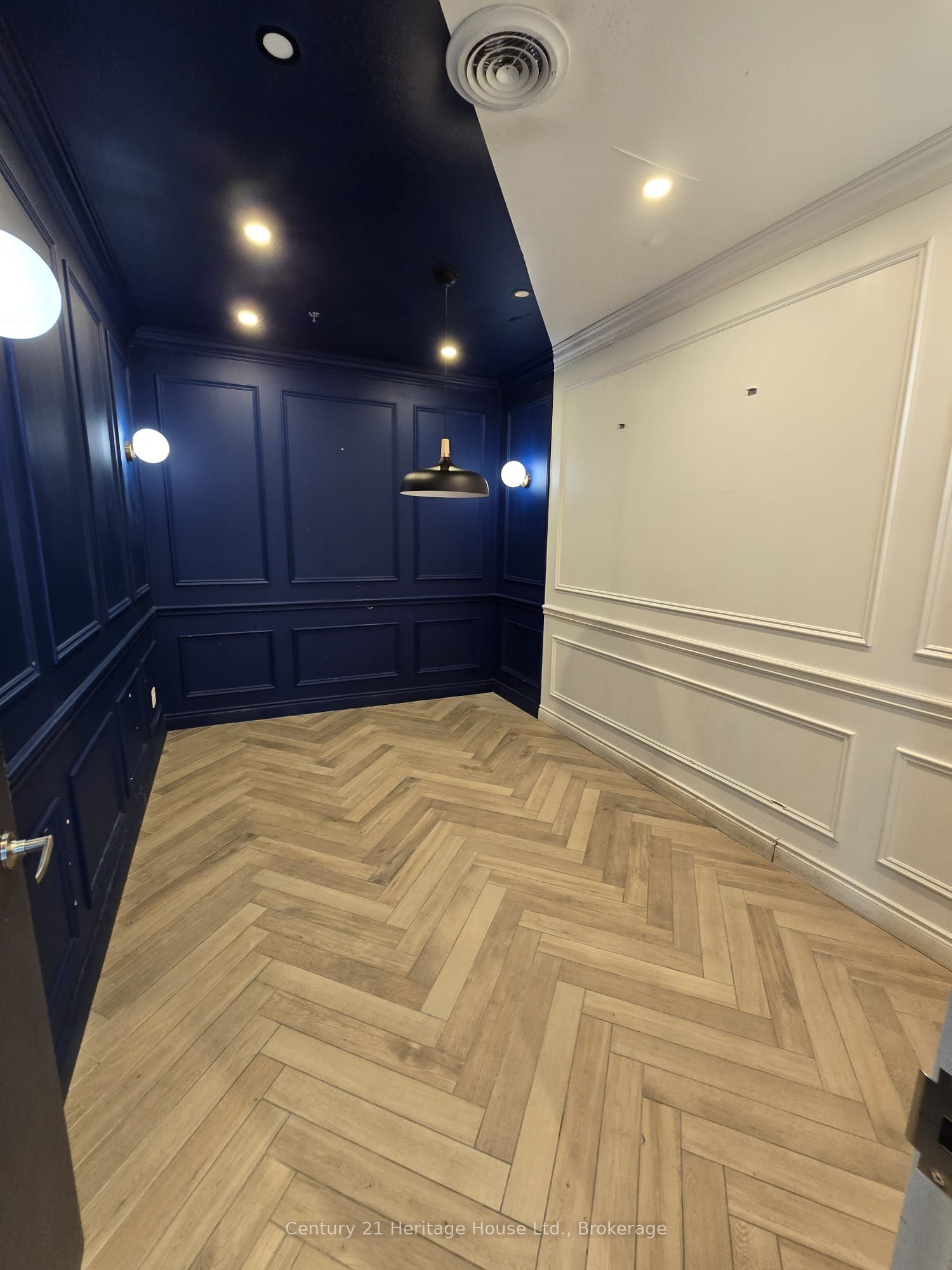 130 Columbia Street W 217 Property Photo 5