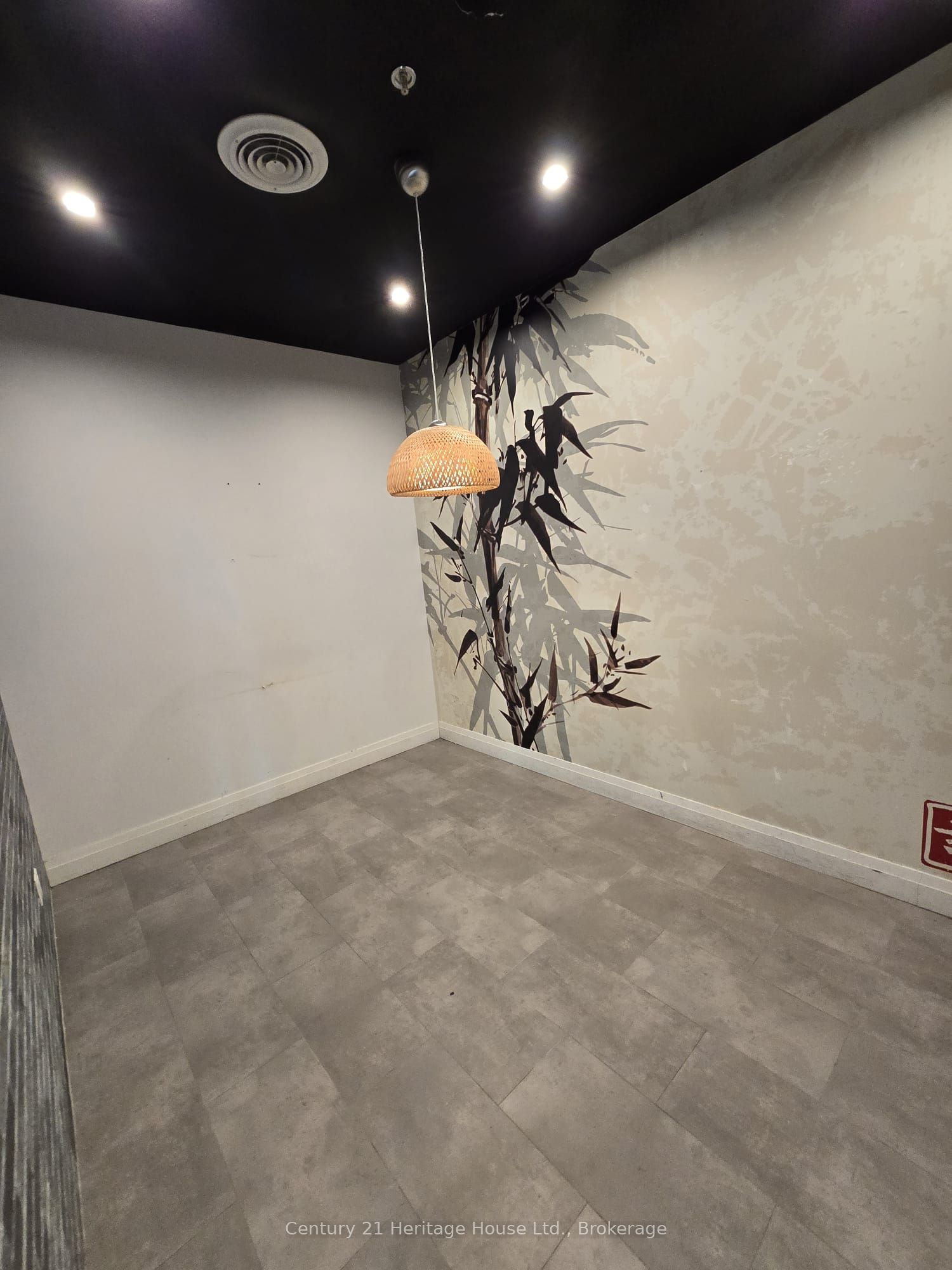 130 Columbia Street W 217 Property Photo 8