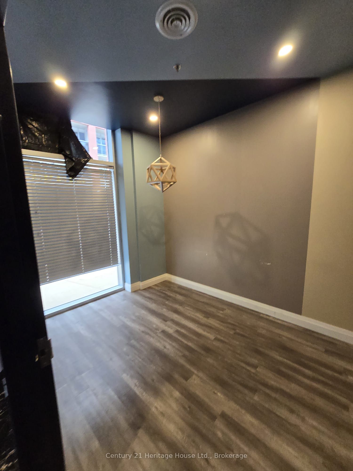 130 Columbia Street W 217 Property Photo 9