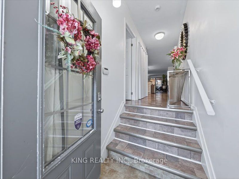 565 Grey Street Property Photo 4