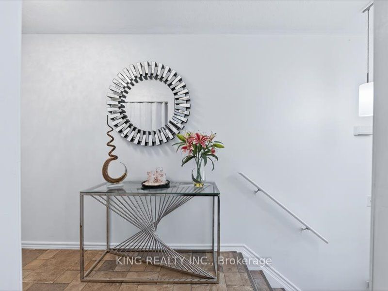 565 Grey Street Property Photo 5