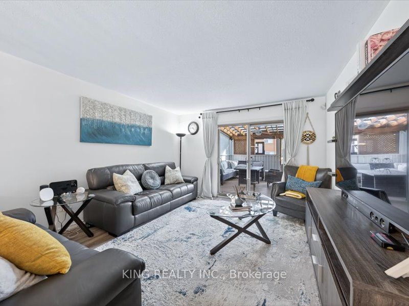 565 Grey Street Property Photo 8