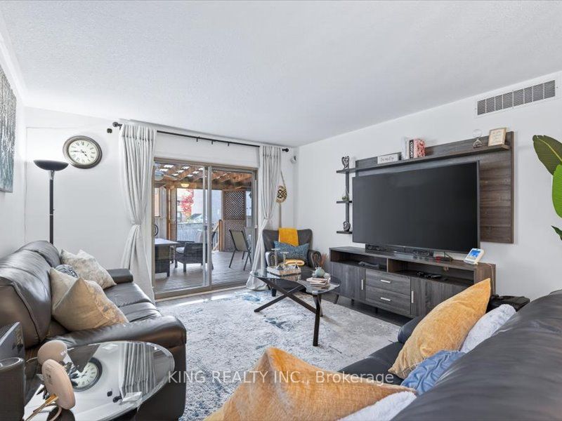 565 Grey Street Property Photo 9