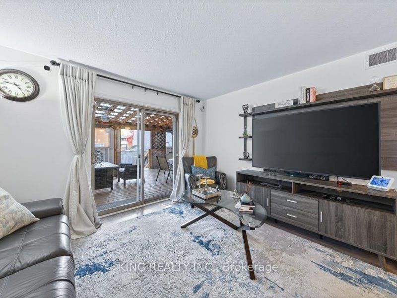 565 Grey Street Property Photo 10