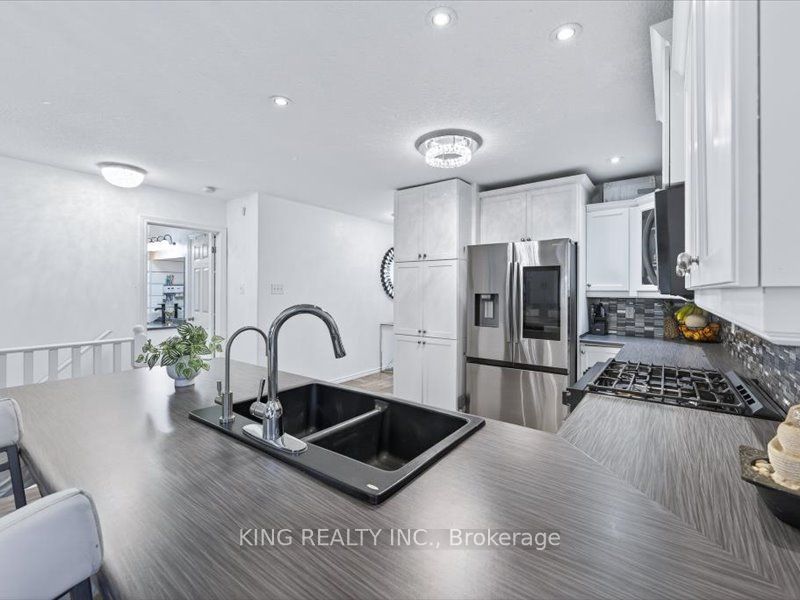 565 Grey Street Property Photo 11