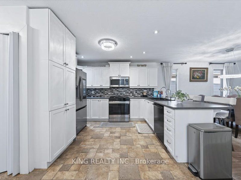 565 Grey Street Property Photo 12