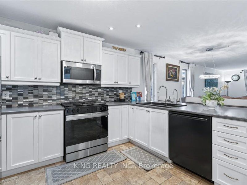 565 Grey Street Property Photo 13