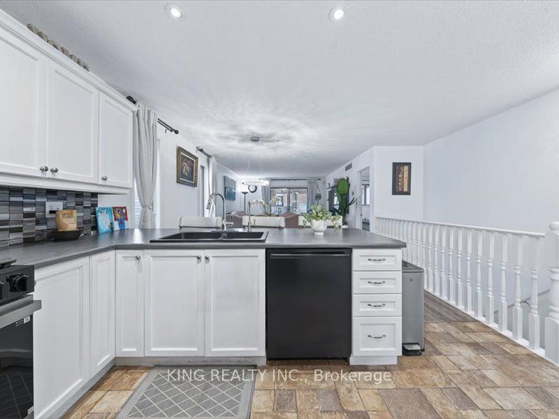 565 Grey Street Property Photo 14