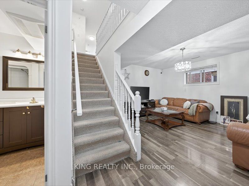 565 Grey Street Property Photo 34