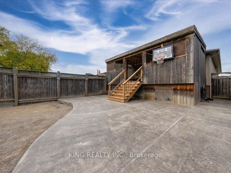 565 Grey Street Property Photo 47