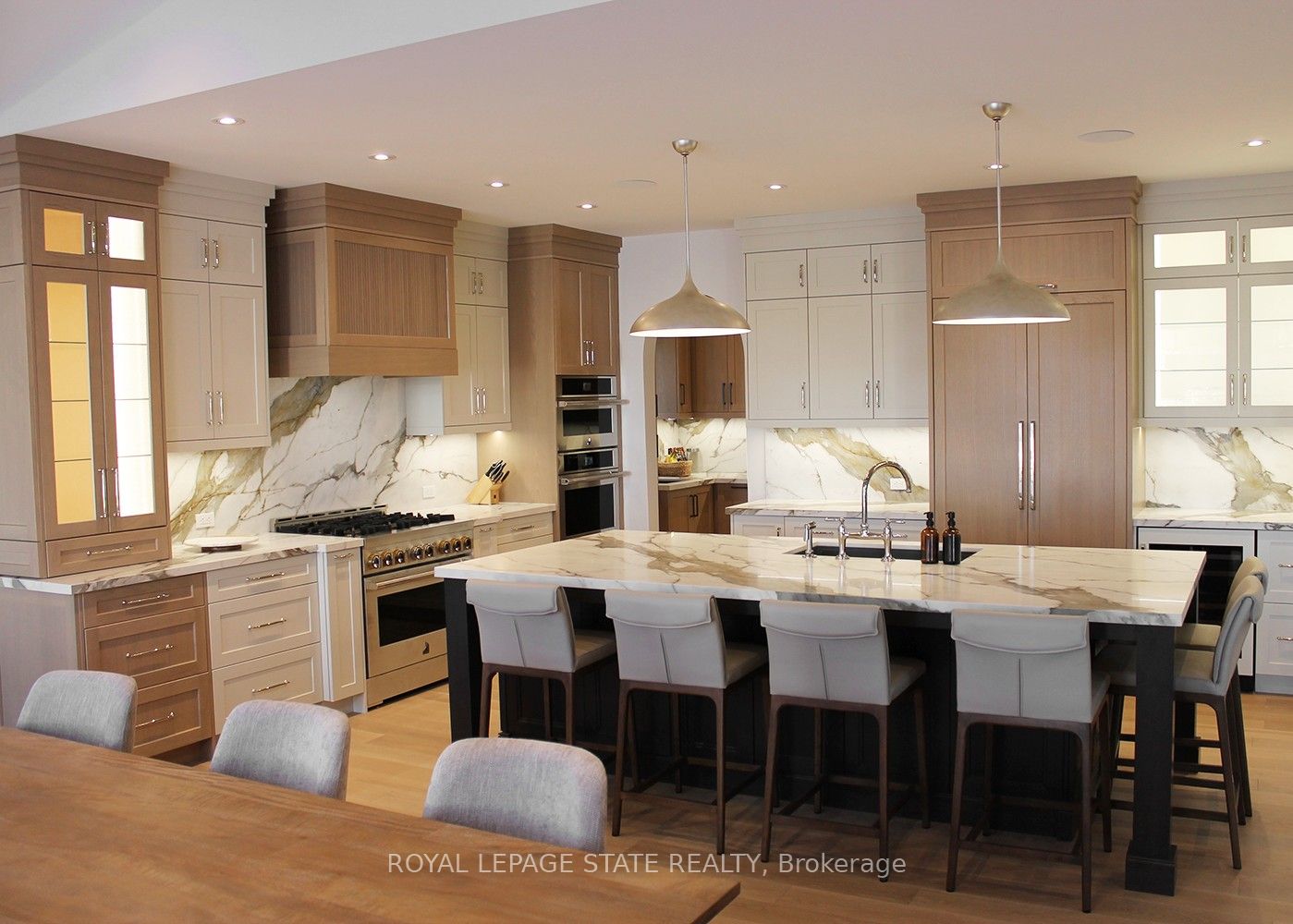 100 Watershore Dr Property Photo 3