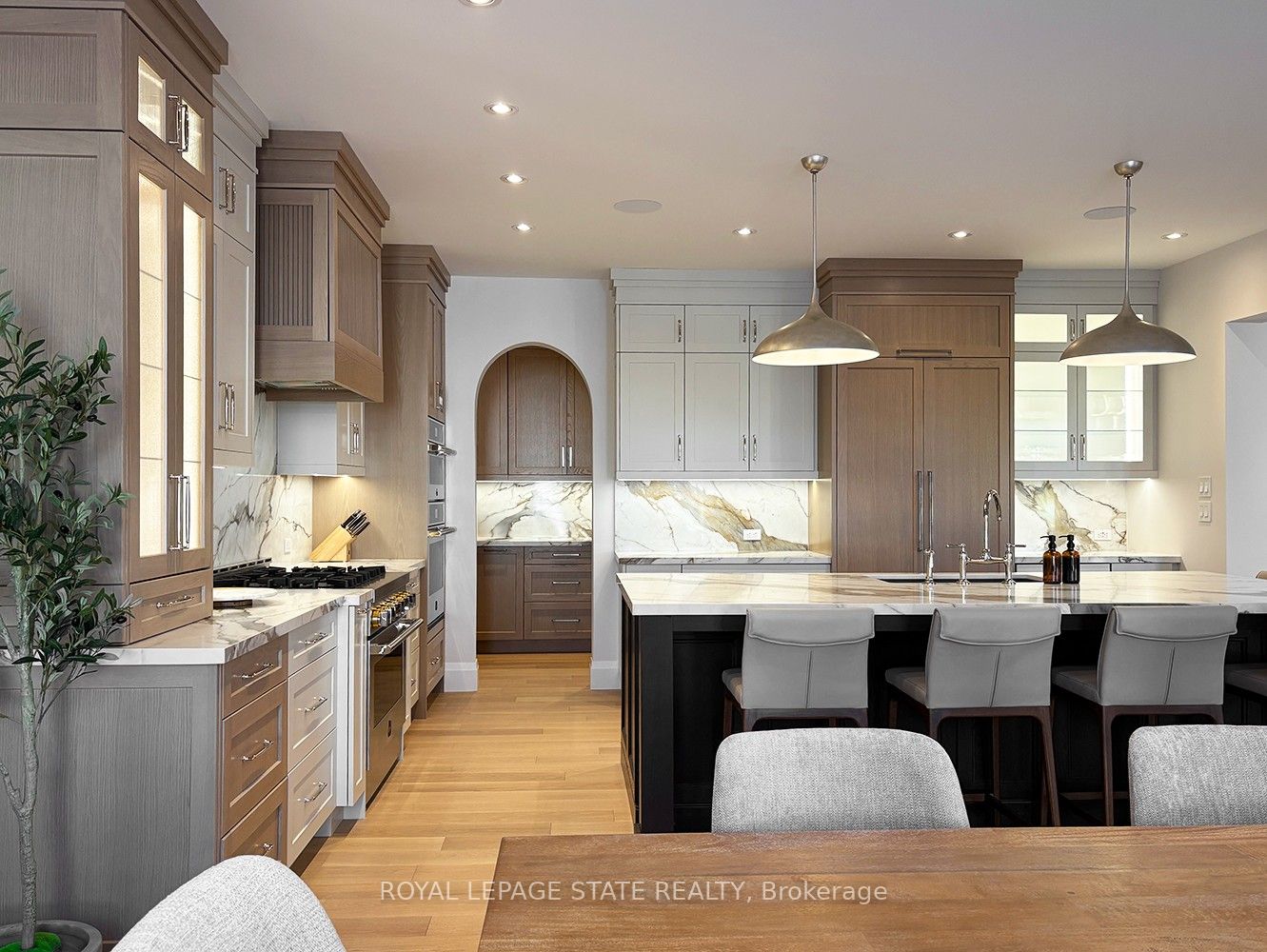 100 Watershore Dr Property Photo 4