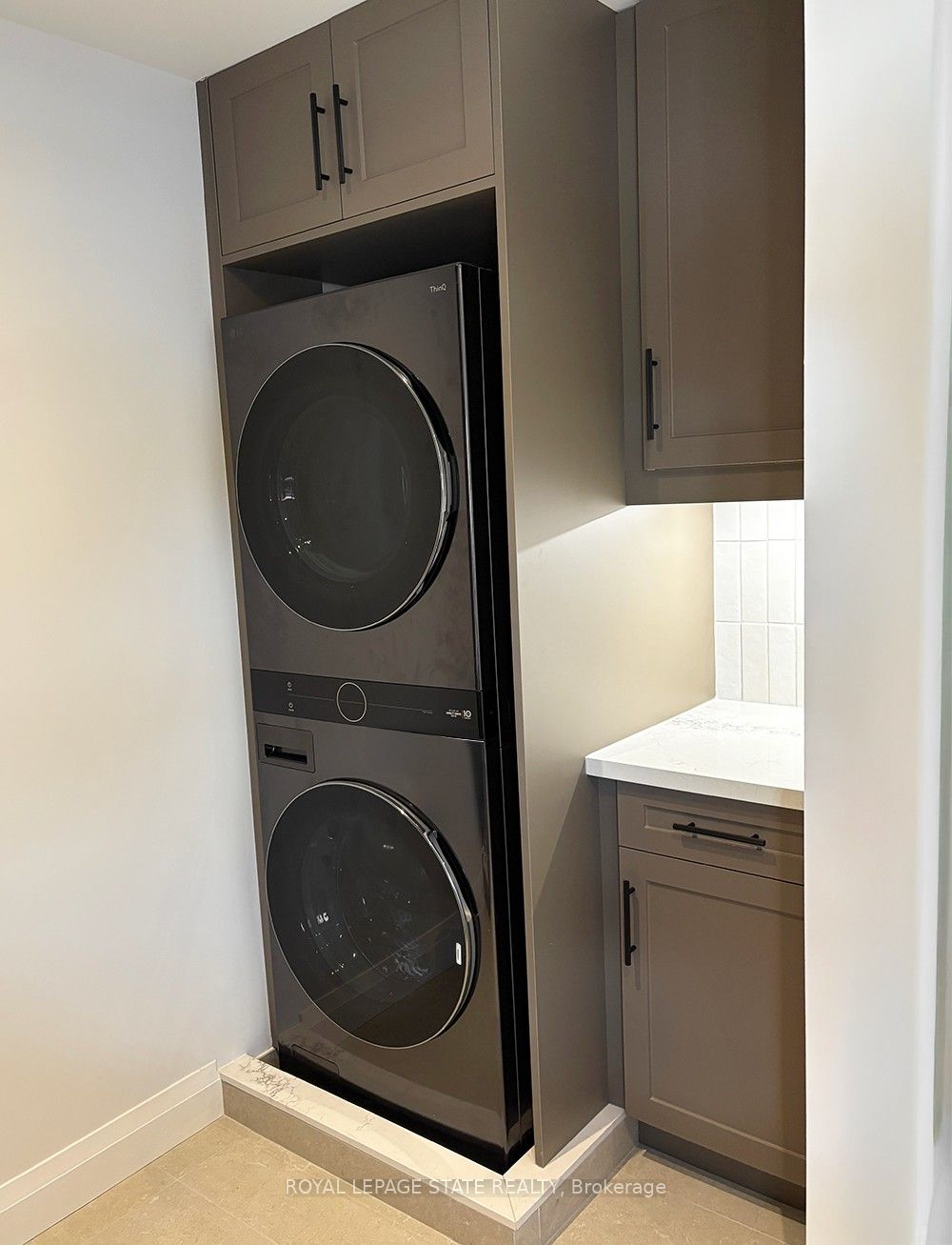 100 Watershore Dr Property Photo 10