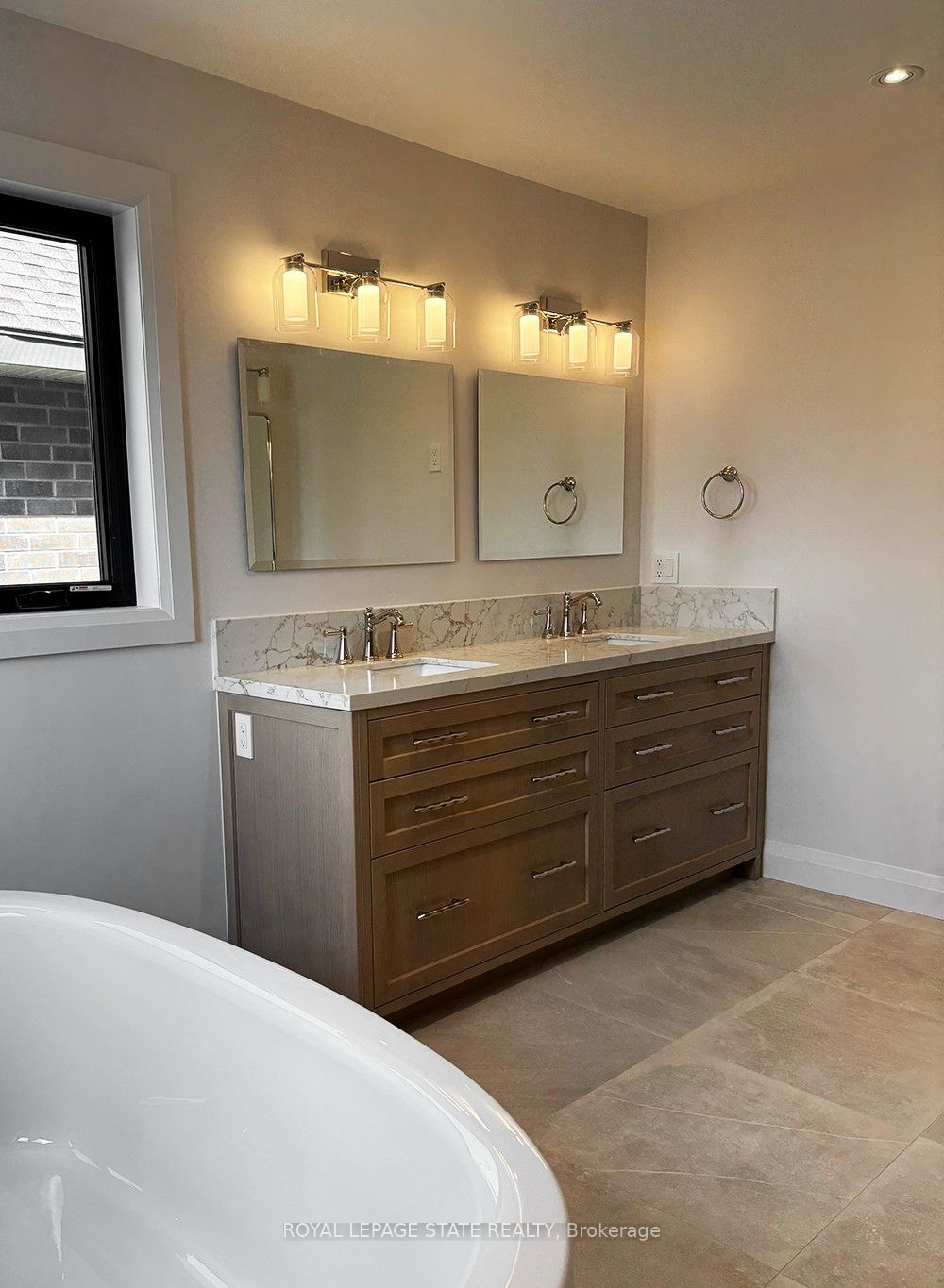 100 Watershore Dr Property Photo 12