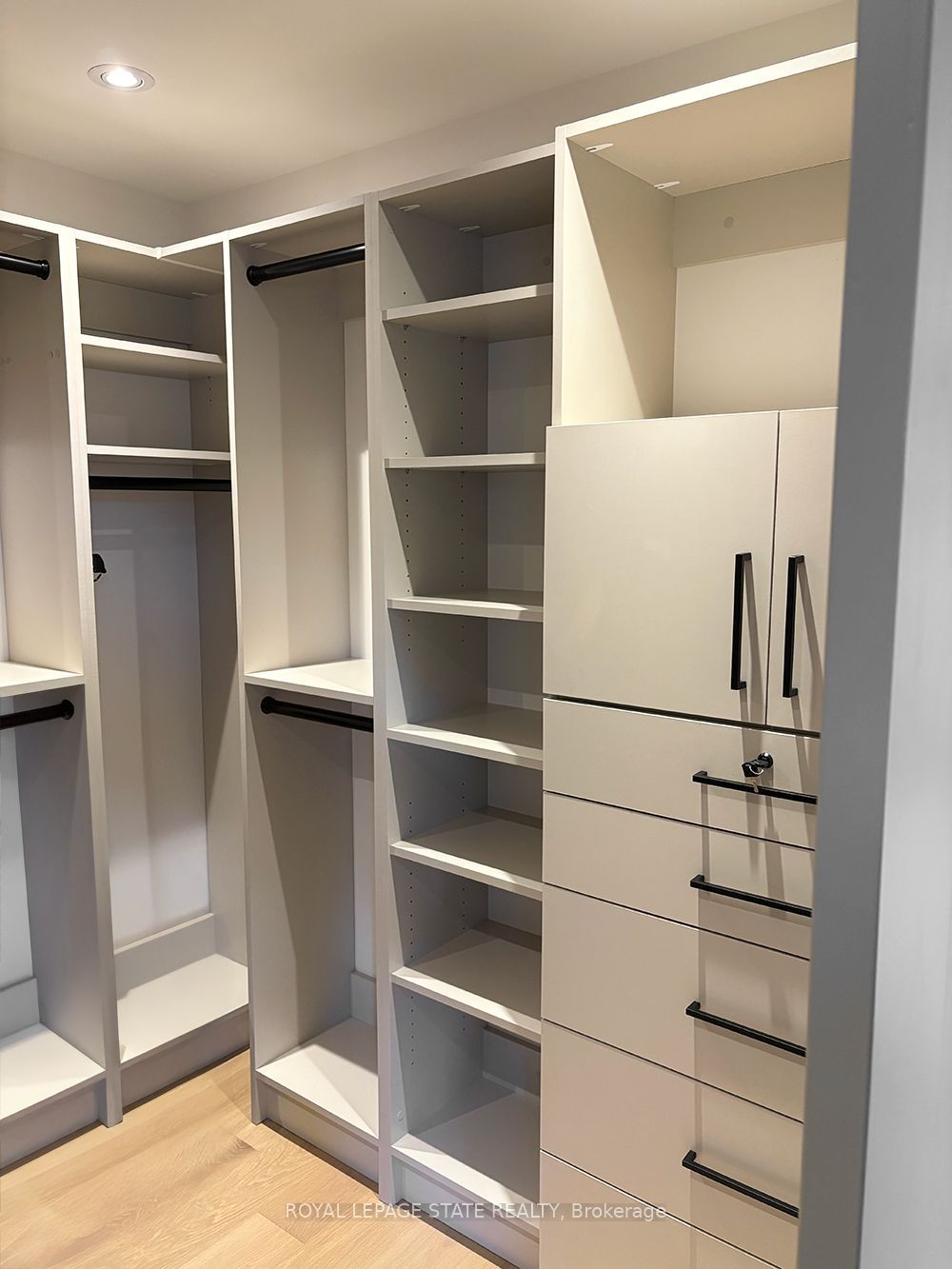 100 Watershore Dr Property Photo 13