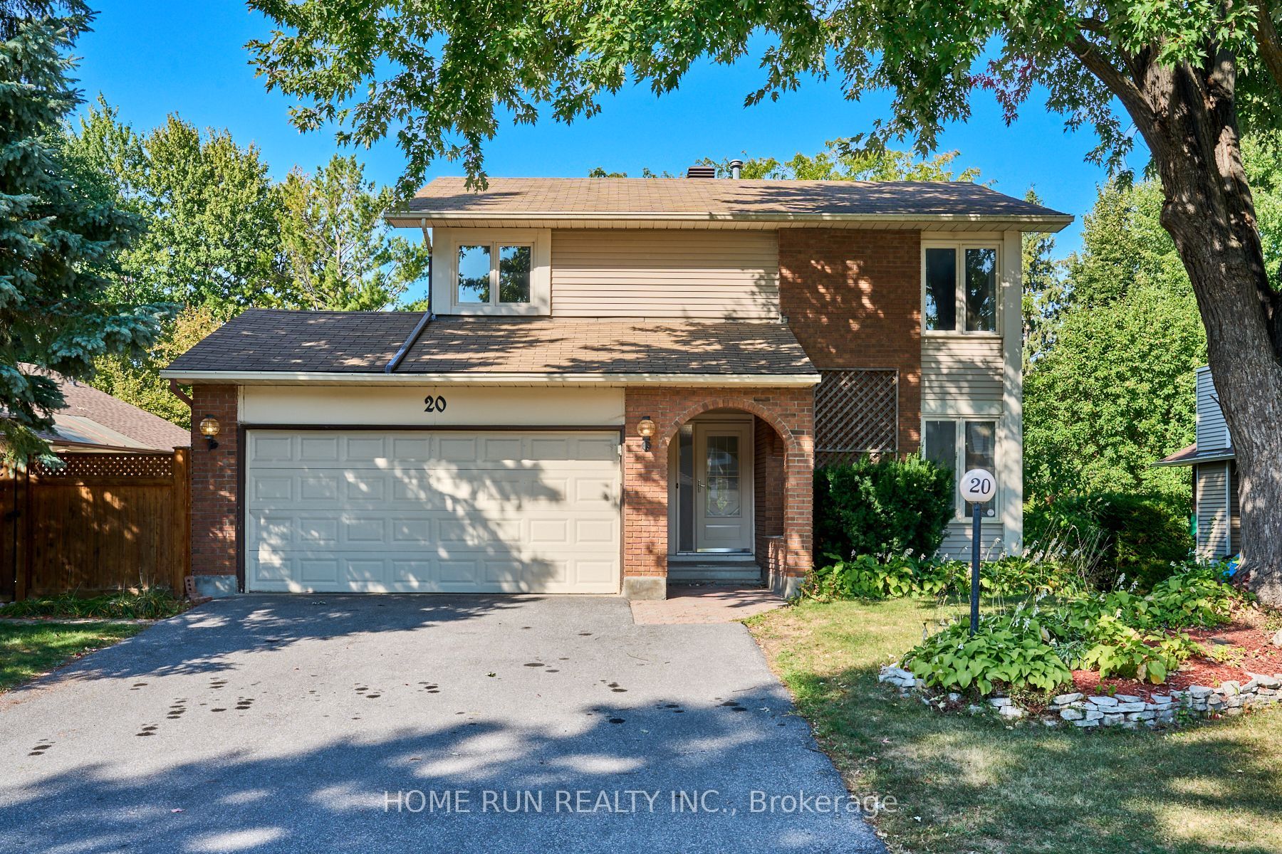 20 Thiessen Cres Property Photo 1