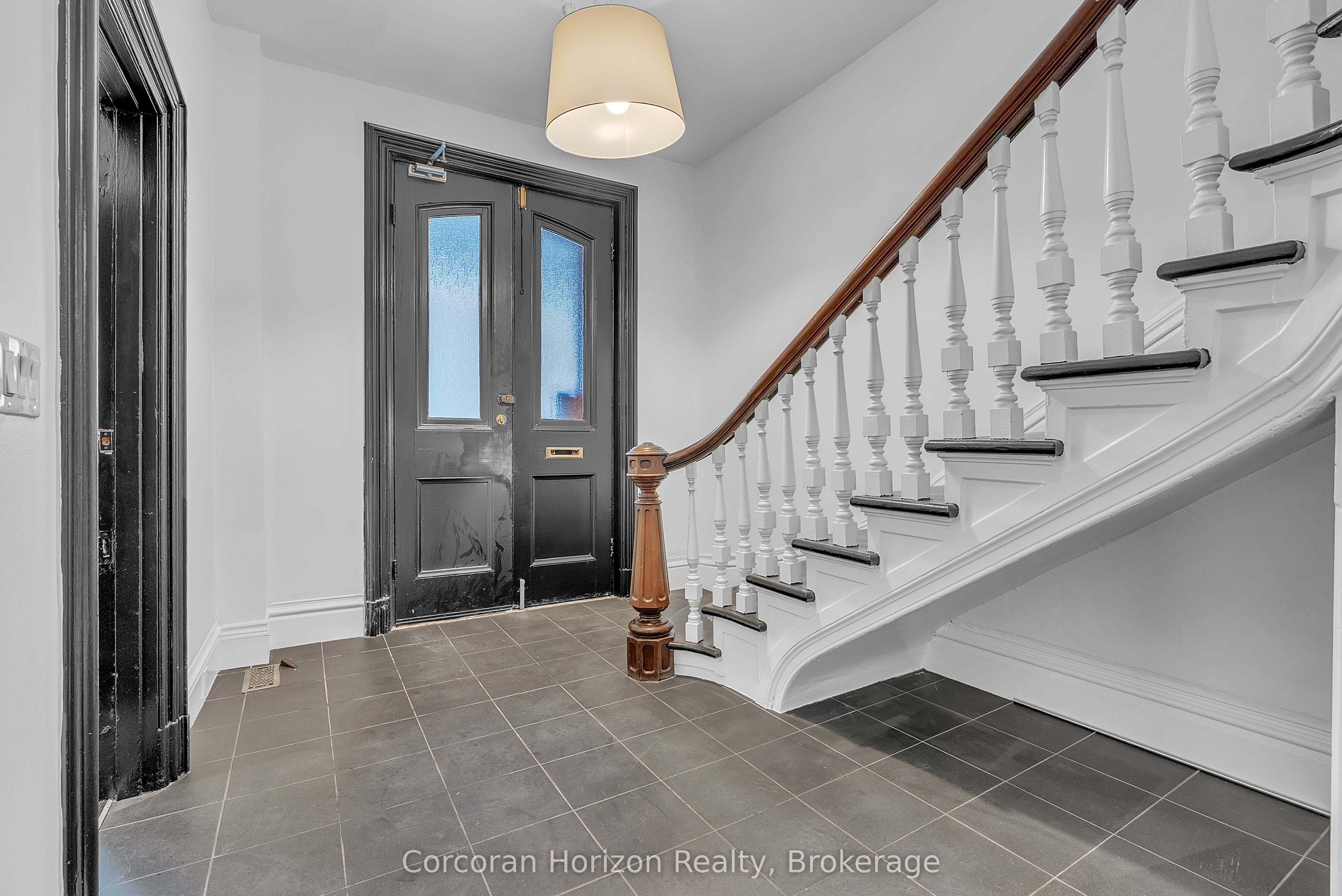 203 Macnab Street S Main Property Photo 3