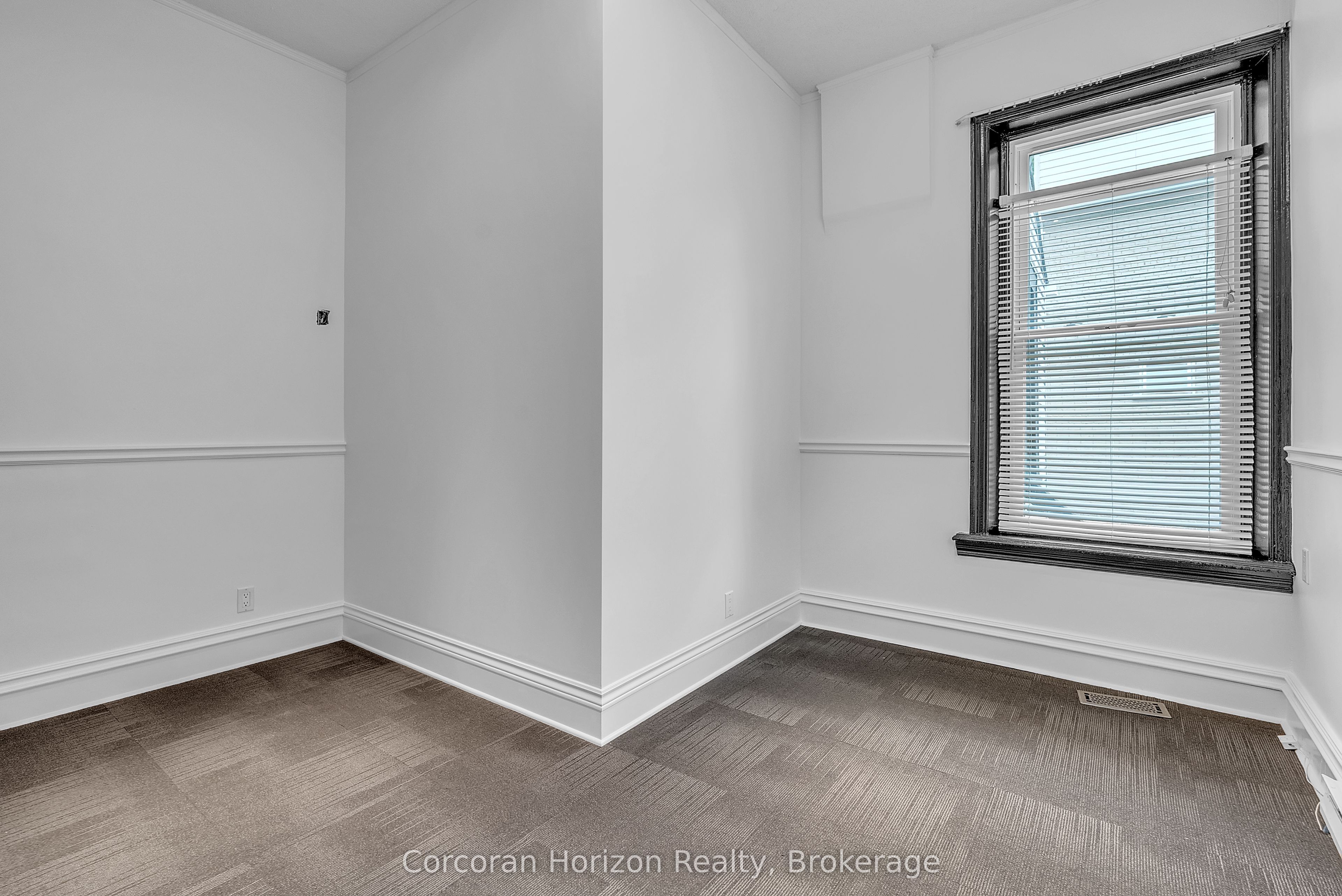 203 Macnab Street S Main Property Photo 7