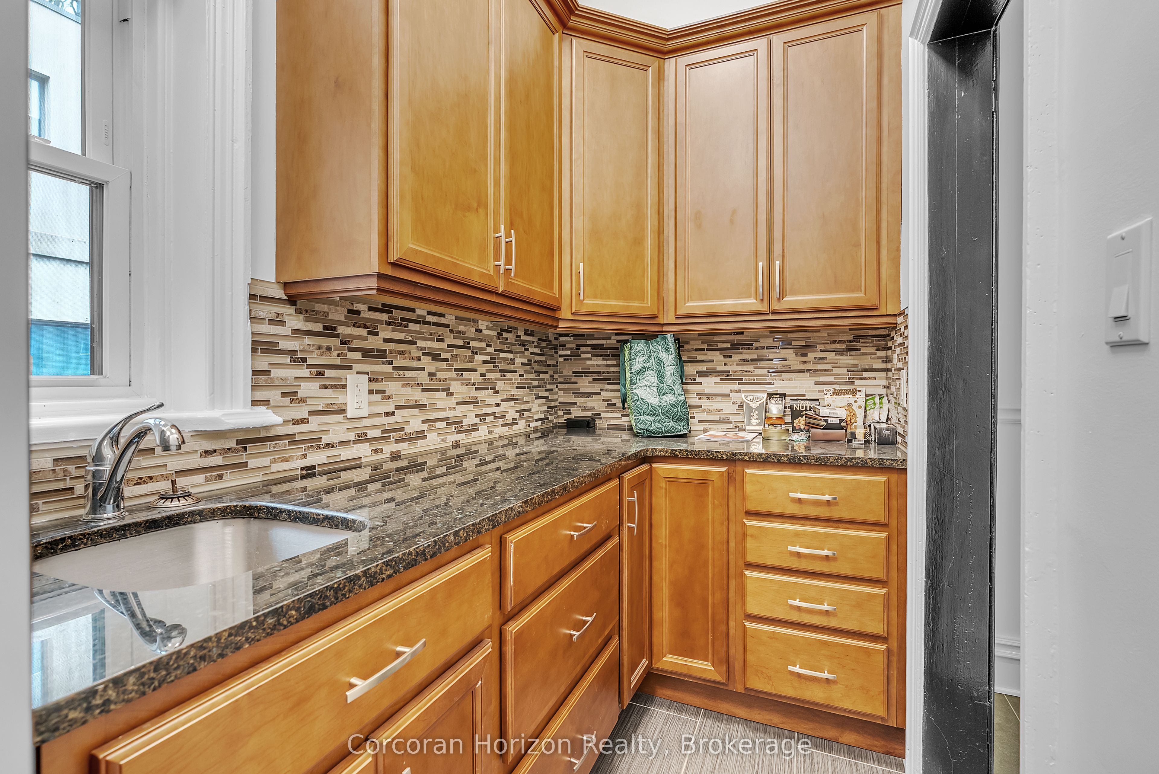 203 Macnab Street S Main Property Photo 11