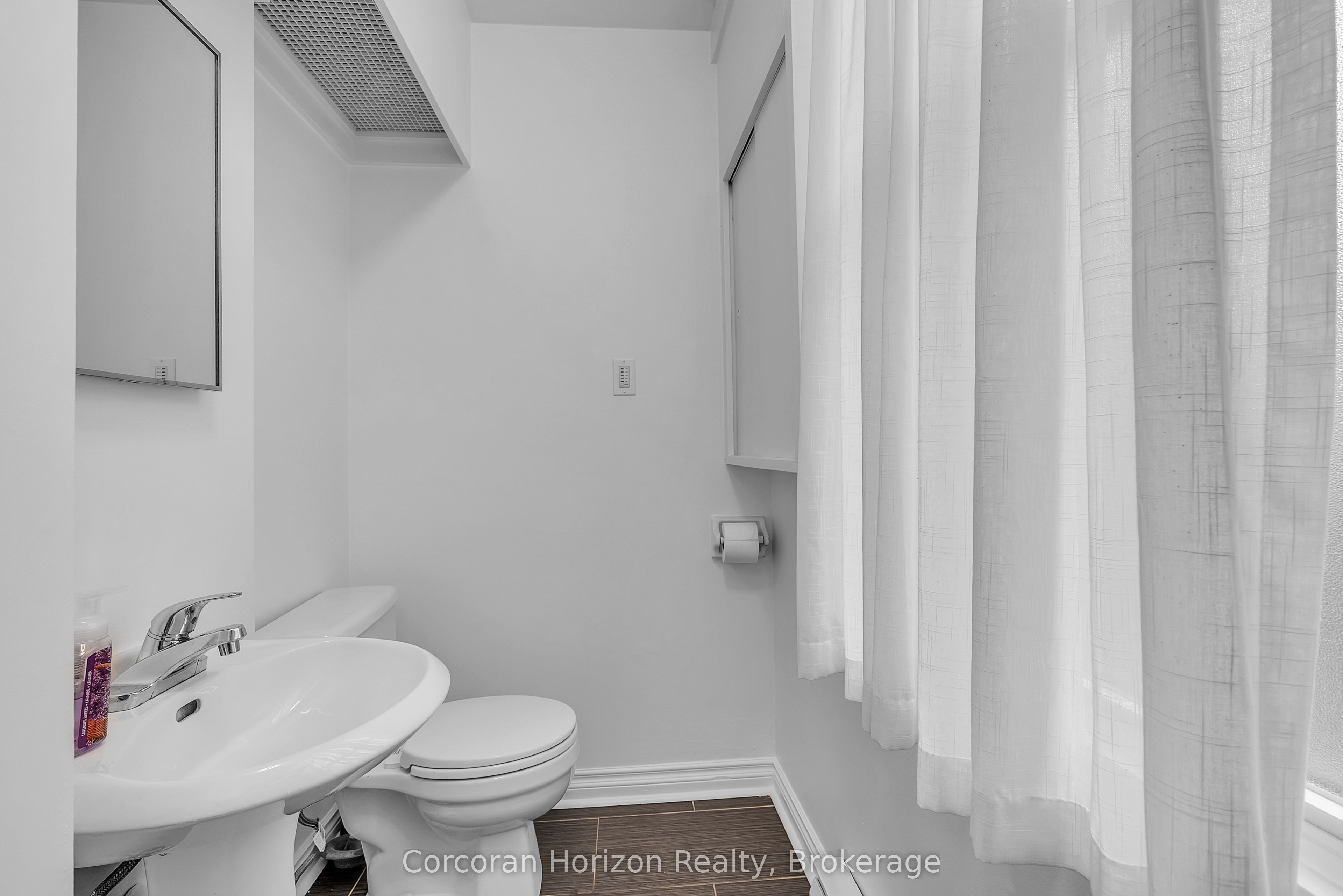 203 Macnab Street S Main Property Photo 13