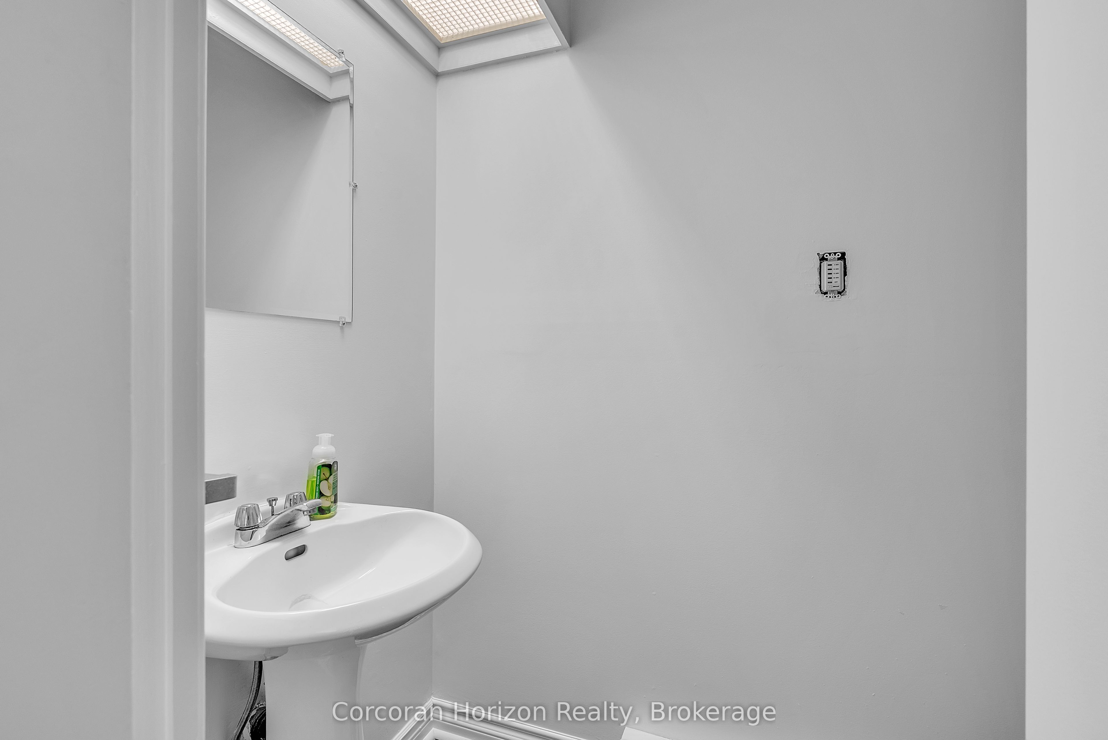 203 Macnab Street S Main Property Photo 14