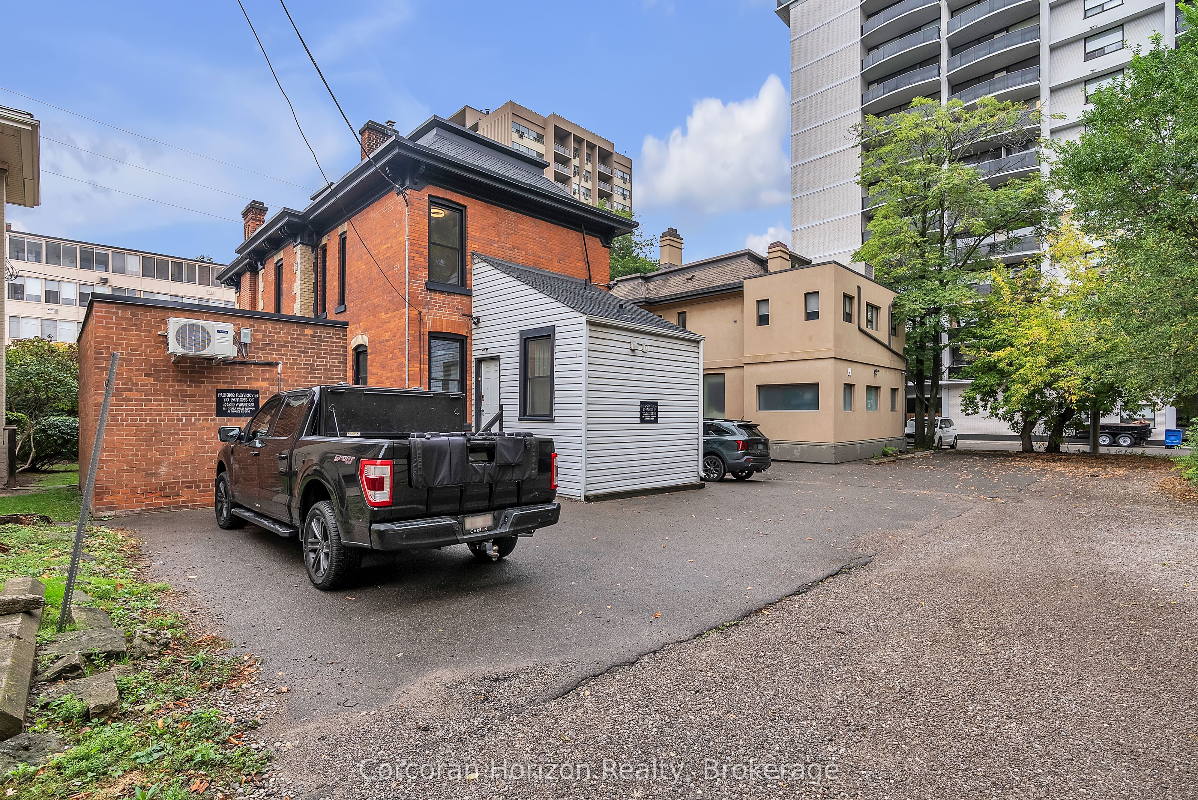 203 Macnab Street S Main Property Photo 15