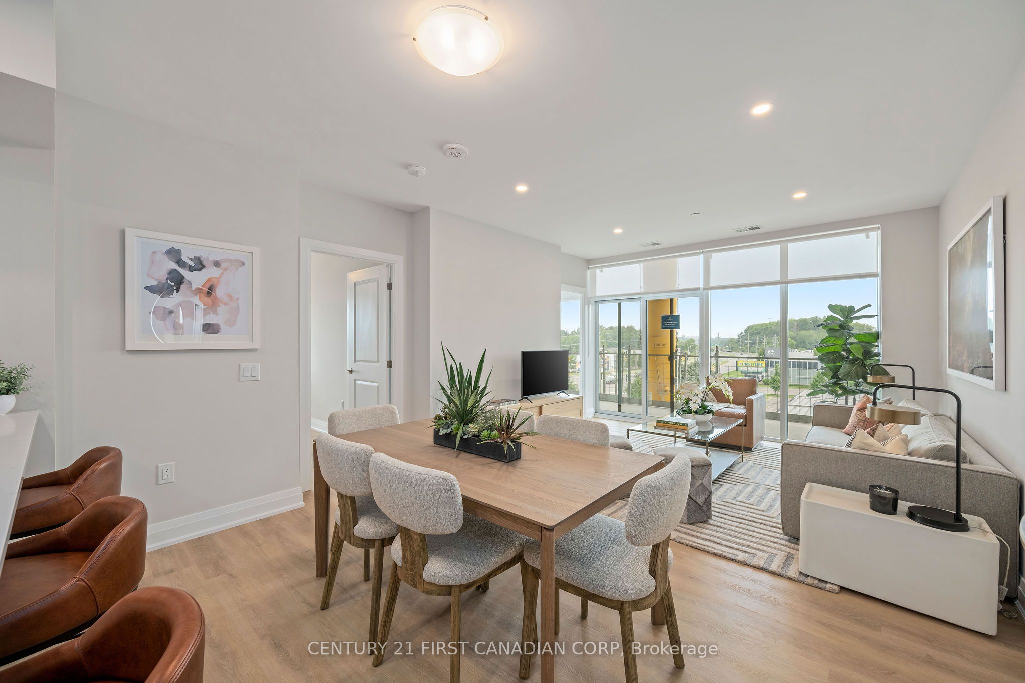 4286 E King Street 903 Property Photo 3