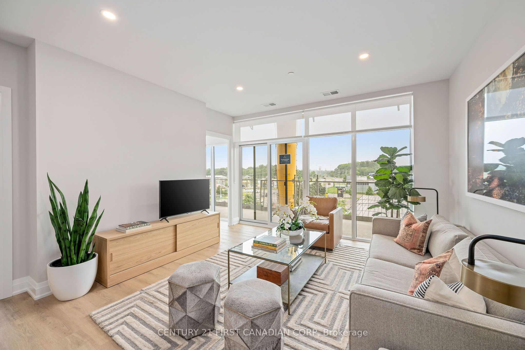 4286 E King Street 903 Property Photo 4