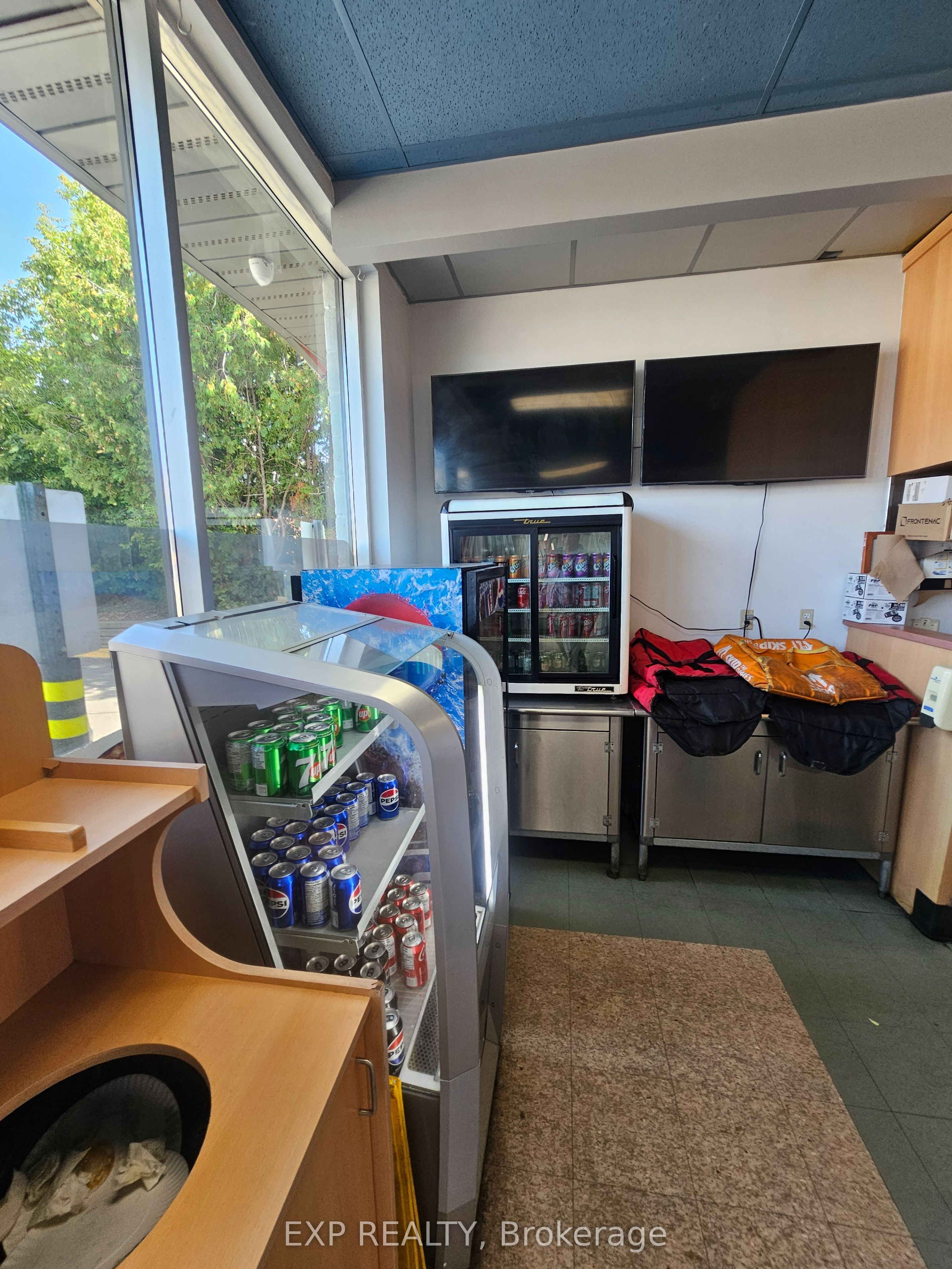 712 Rideau Street W Property Photo 4