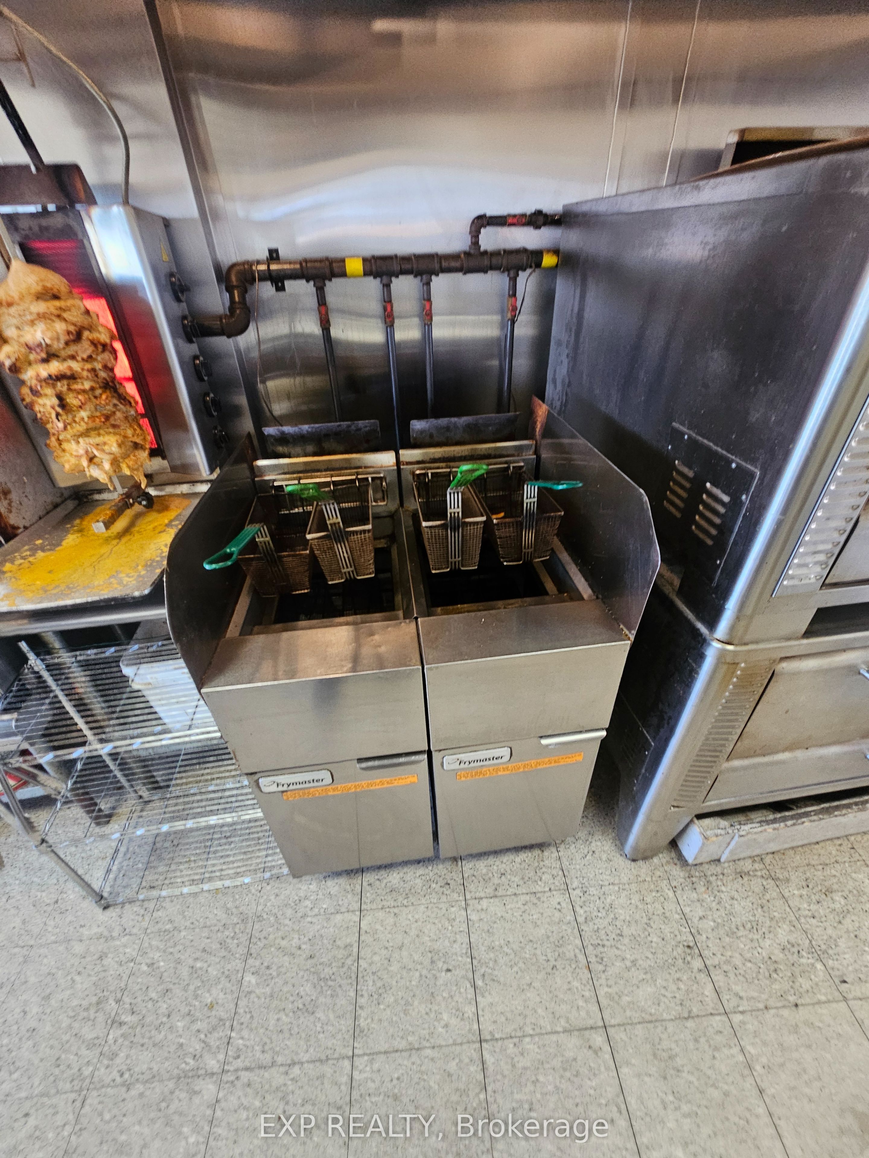 712 Rideau Street W Property Photo 8