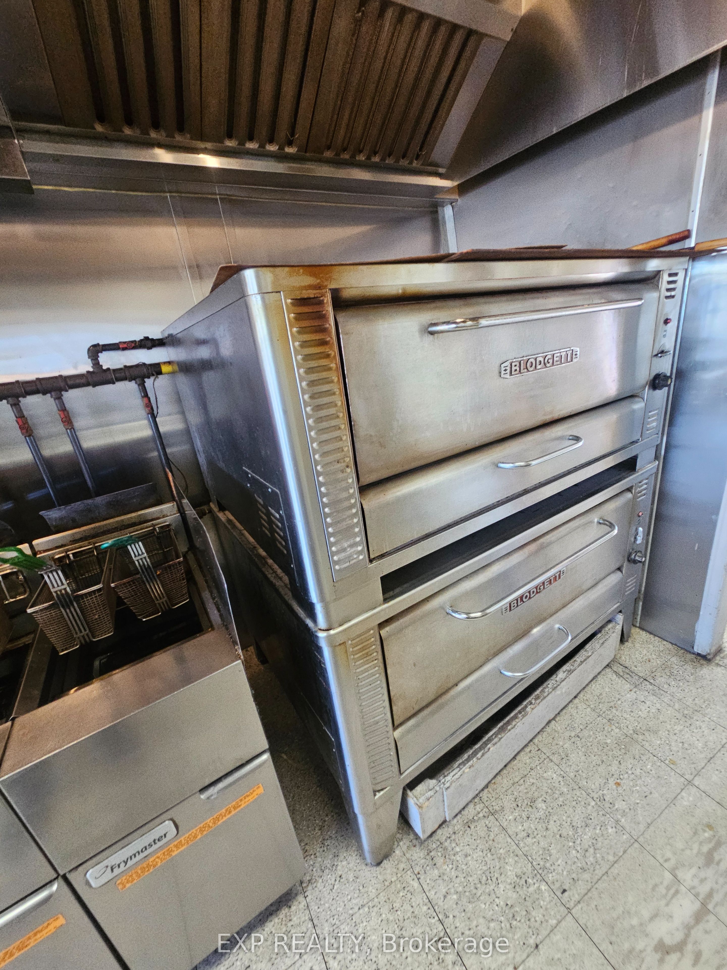 712 Rideau Street W Property Photo 9