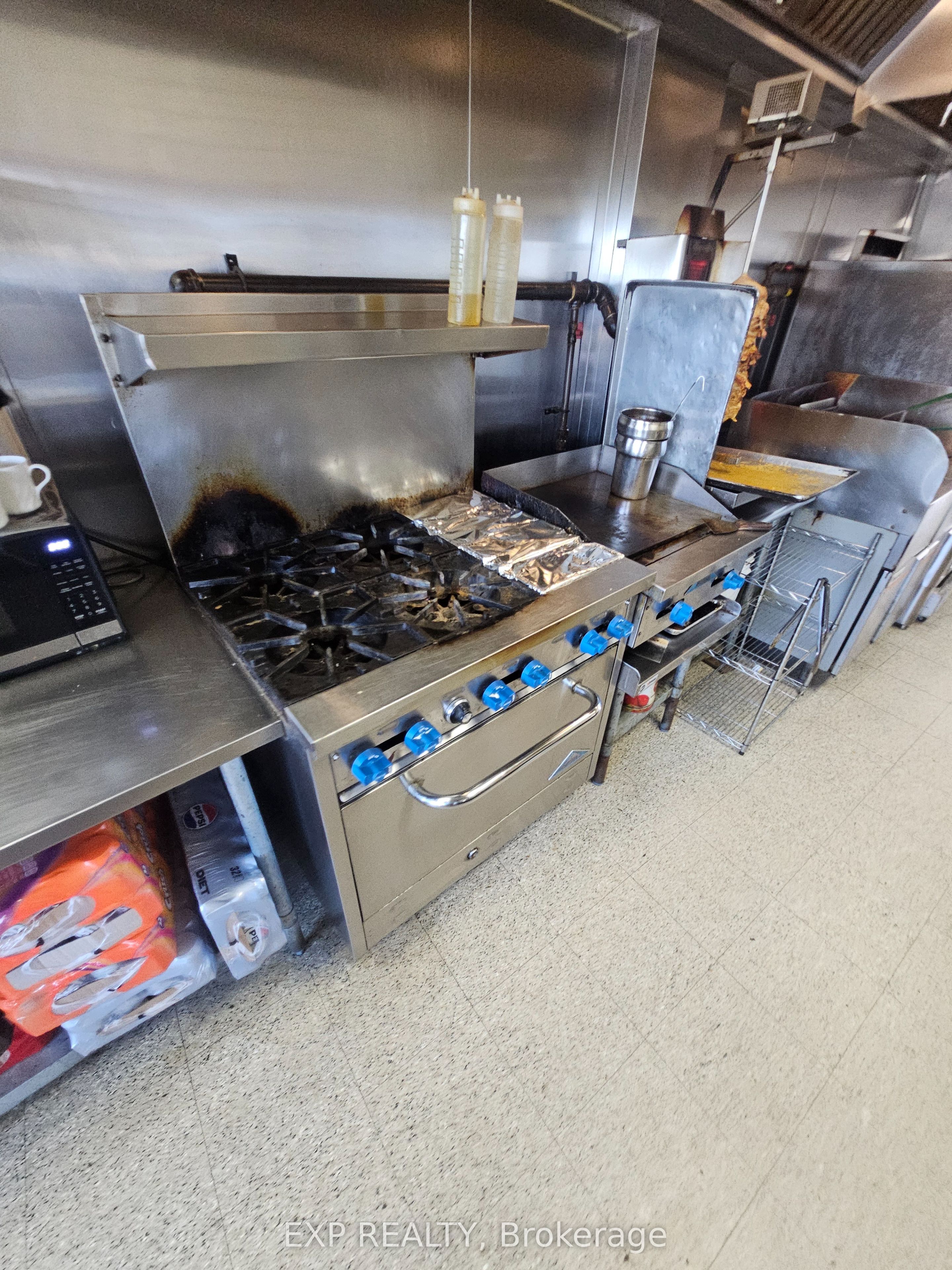 712 Rideau Street W Property Photo 10