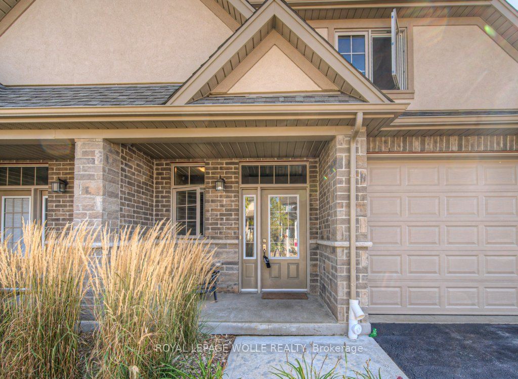 286 Tall Grass Crescent Property Photo 3