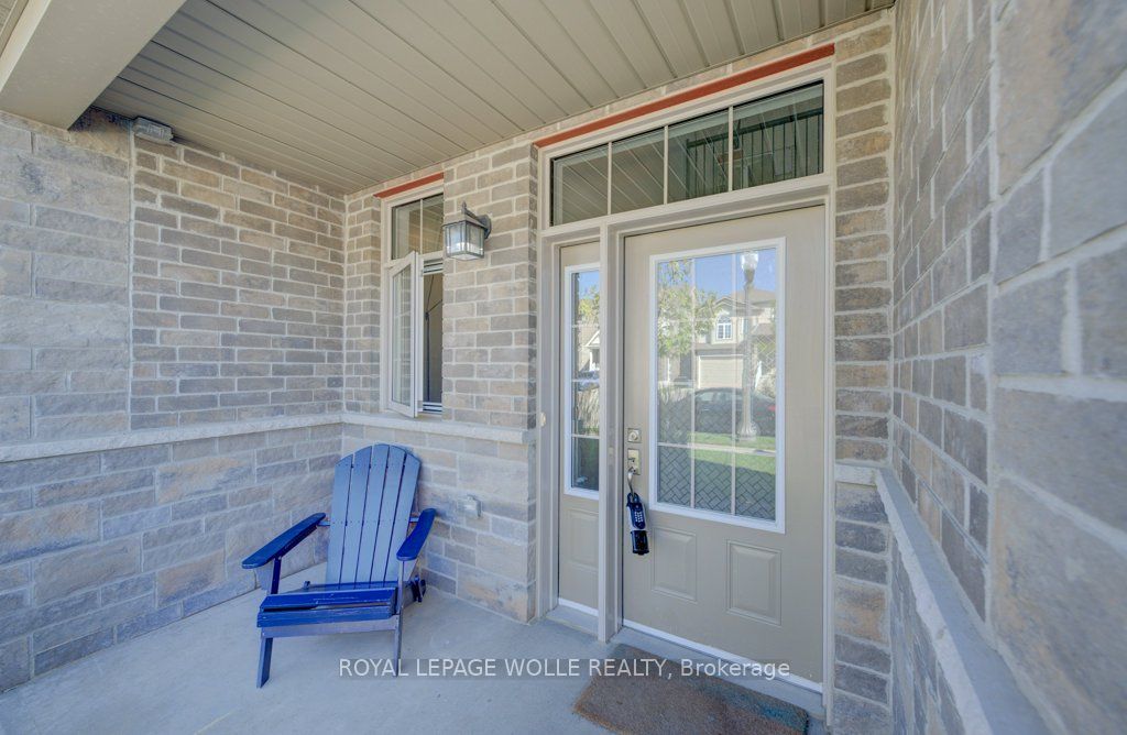 286 Tall Grass Crescent Property Photo 4